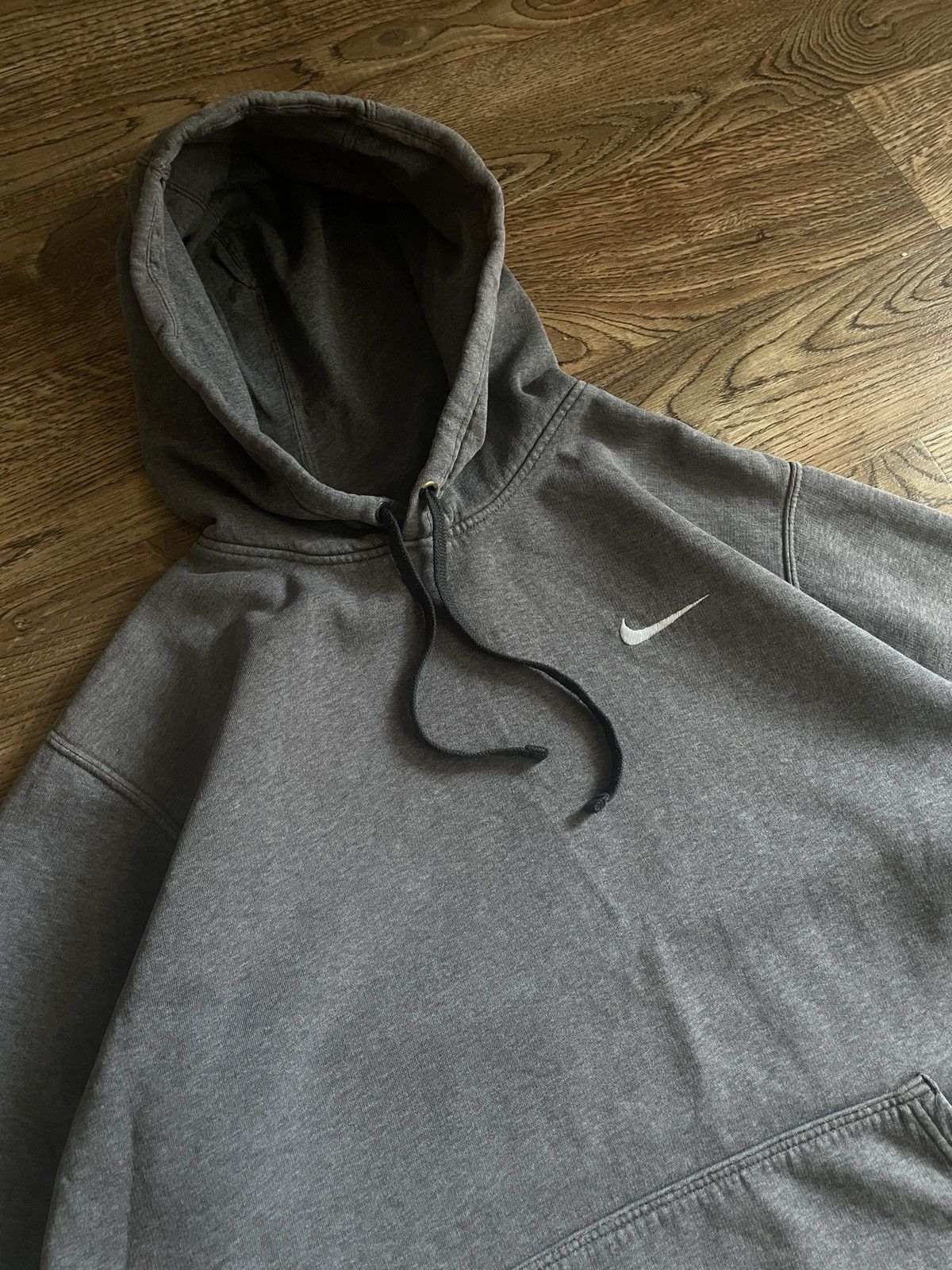 Nike × Vintage Vintage Nike Hoodie Boxy Fit Mini Swoosh Y2k Faded distress Size US XL / EU 56 / 4 - 4 Thumbnail