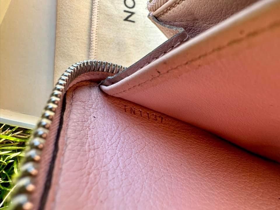 Louis Vuitton Authentic LOUIS VUITTON Pink Mahina Zippy Wallet Size ONE SIZE - 9 Thumbnail