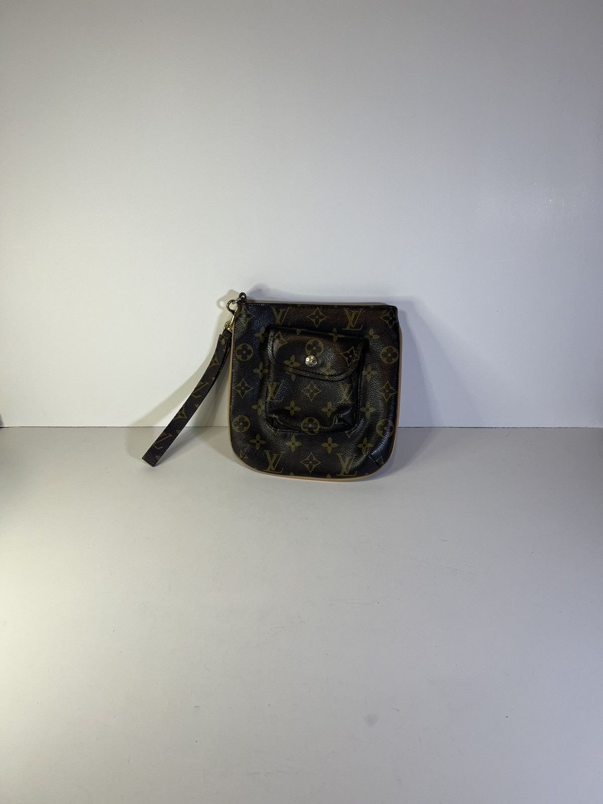 Louis Vuitton Louis Vuitton Monogram Partition Wristlet in brown luxury Size ONE SIZE - 1 Thumbnail