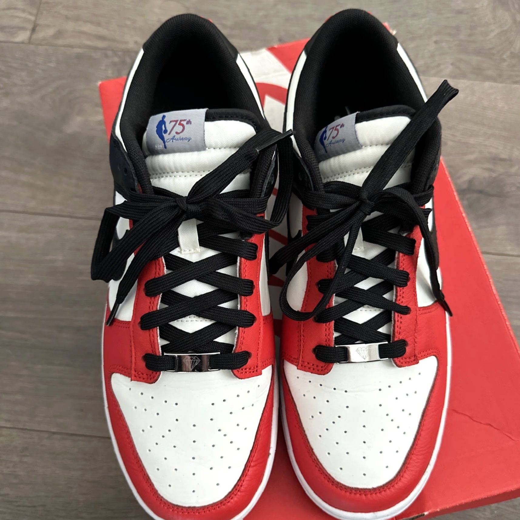 Nike Nike Dunk Low EMB Chicago Bulls 75th Mens Size 10 Red Sneakers 2021 DD3363-100 Size US 9 / EU 42 - 3 Thumbnail