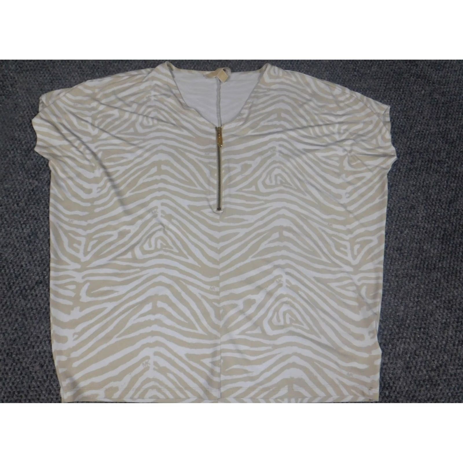 Michael Kors Michael Kors Womens Blouse Medium Beige V-Neck Pullover Stretch Dolman Sleeve Geometric Ruffle Designer Casual Size M / US 6-8 / IT 42-44 - 2 Thumbnail