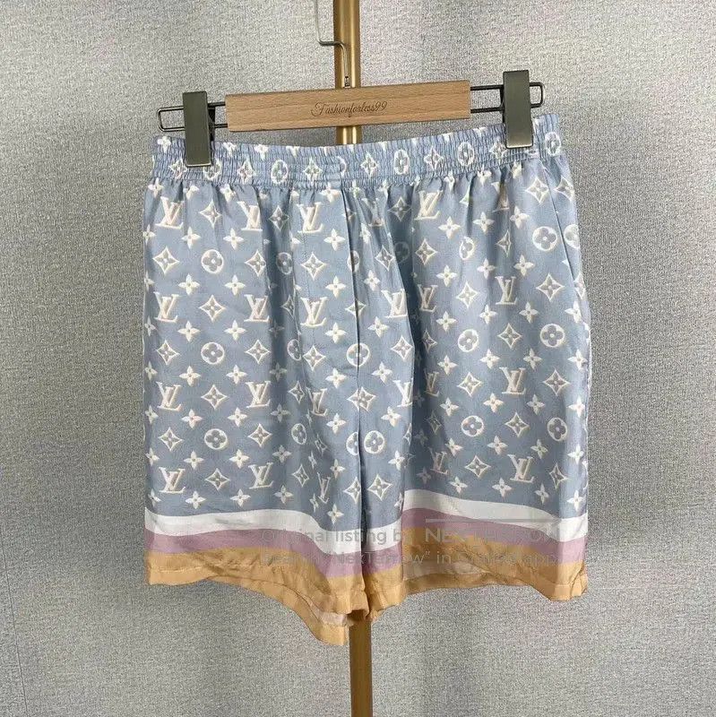 Louis Vuitton Louis Vuitton Colorful Silk Women's Shorts . Size 22" - 1 Thumbnail