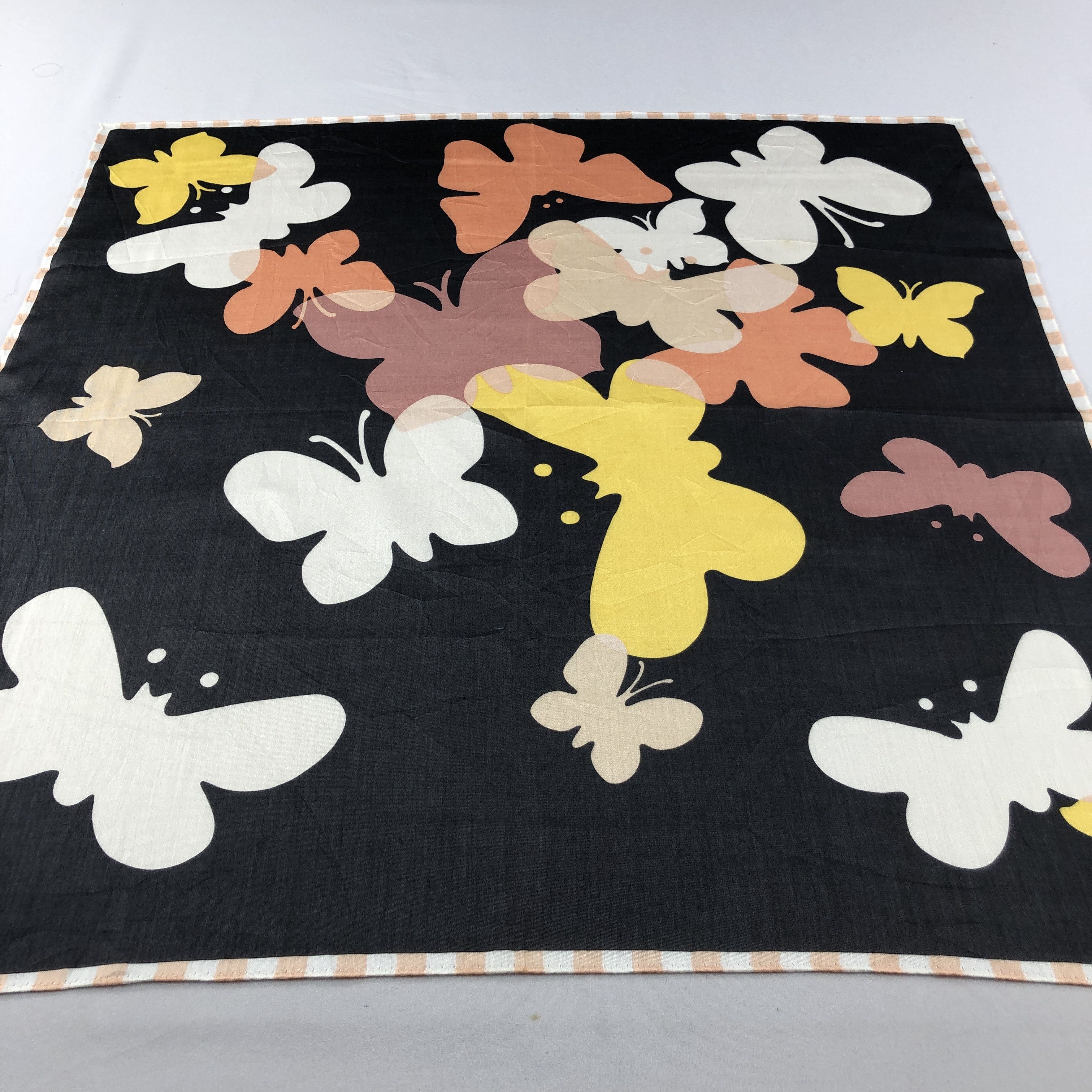 Nina Ricci Nina Ricci Handkerchief Neckerchief Bandana H3059 Size ONE SIZE - 4 Thumbnail