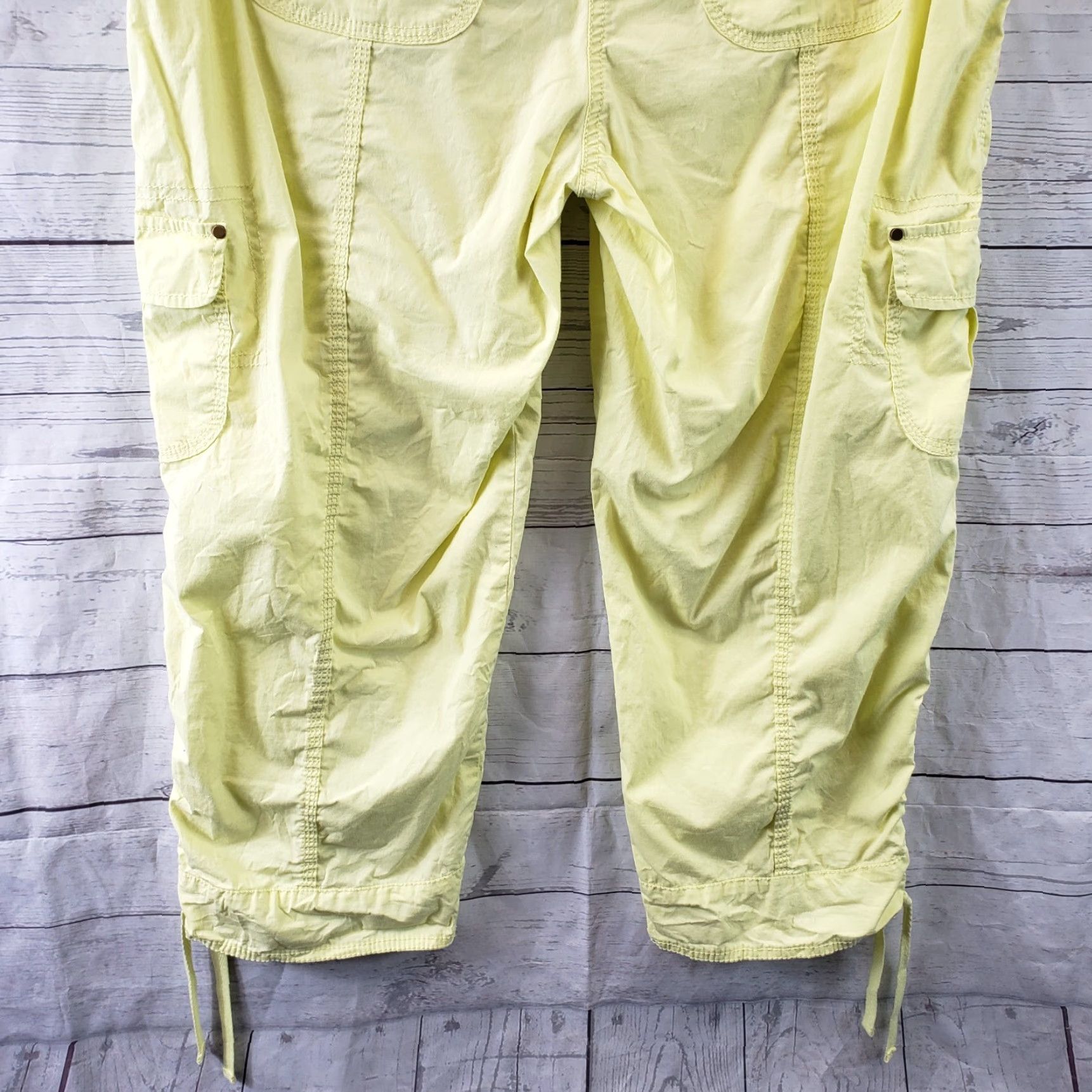 Vintage Chico's Womens Cargo Crop Pants L Yellow Cotton Blend High Rise Pockets 23 Inseam Girls? No, end with Womens or Girls if applicable. Size 36" / US 14 / IT 50 - 5 Thumbnail