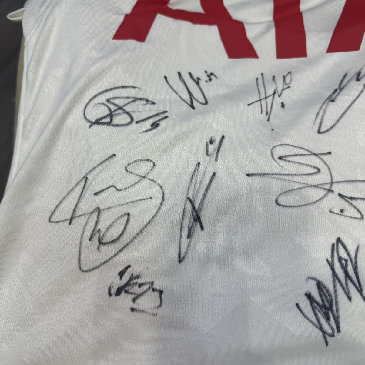 Under Armour Tottenham Hotspur 25/26 squad signature jersey Size US S / EU 44-46 / 1 - 5 Thumbnail