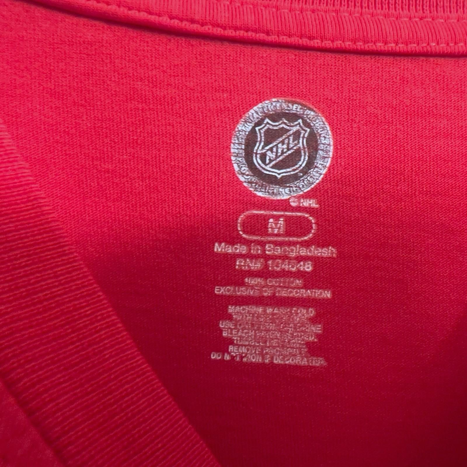 Designer NHL Detroit Red Wings Embroidered T-Shirt Men's Medium M Red Size ONE SIZE - 4 Thumbnail