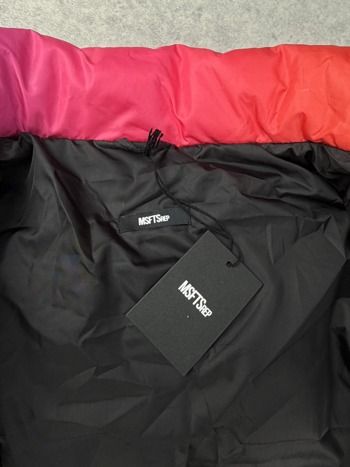 MSFTSrep Trippy Summer Rainbow Puffer Jacket Size L