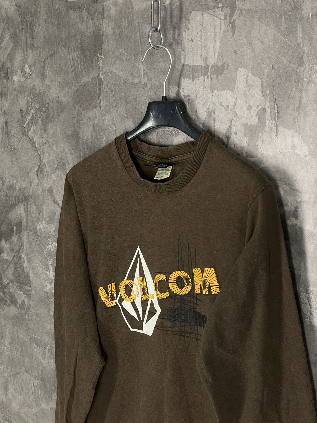 Vintage × Volcom Crazy 90s Volcom Stone Skate Y2K Logo Boxy Brown Longsleeve Size US M / EU 48-50 / 2 - 7 Thumbnail