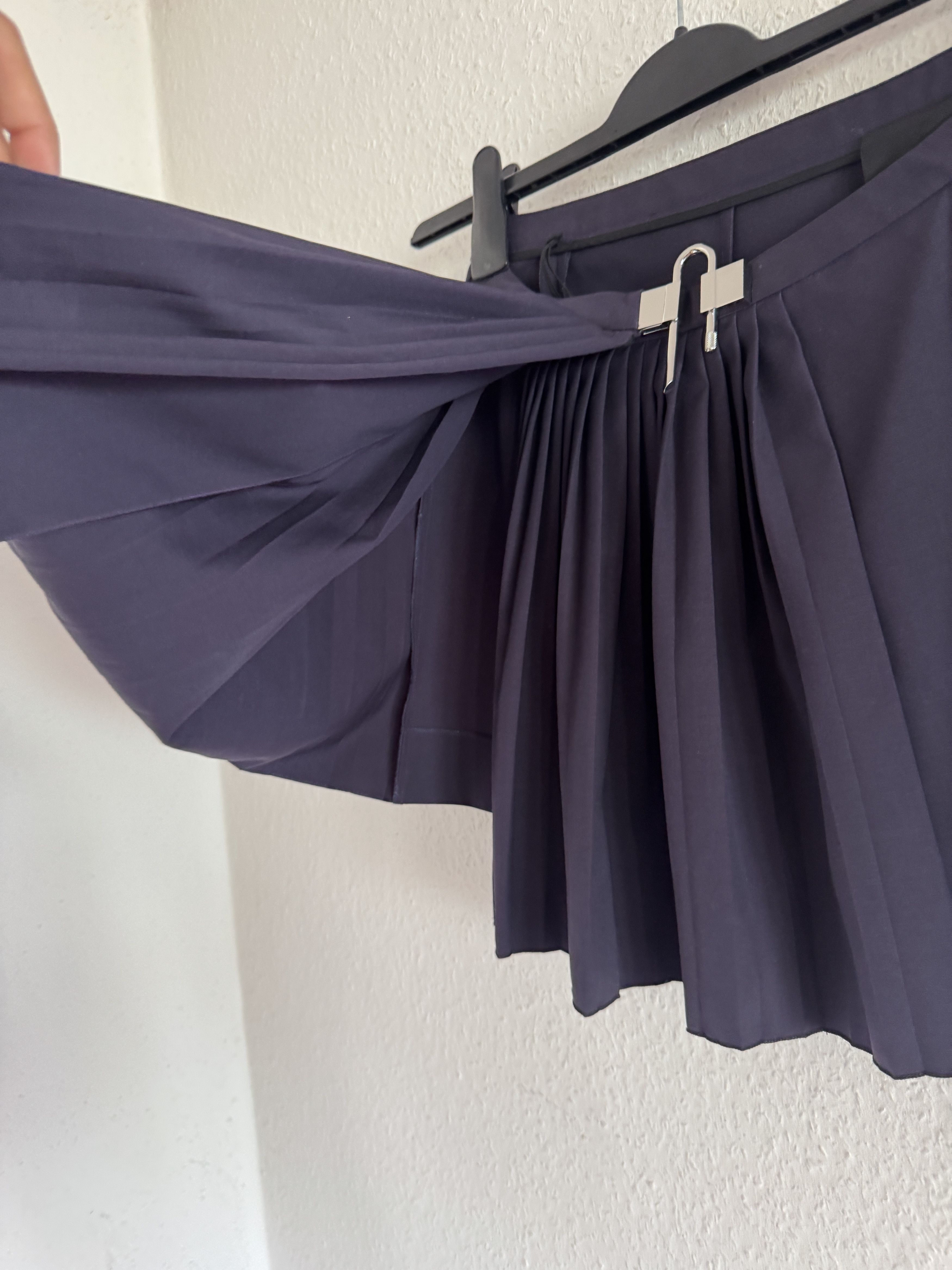 Givenchy Pleated Mini Skirt in Dark Purple (Sample) Size 26" / US 2 / IT 38 - 3 Thumbnail