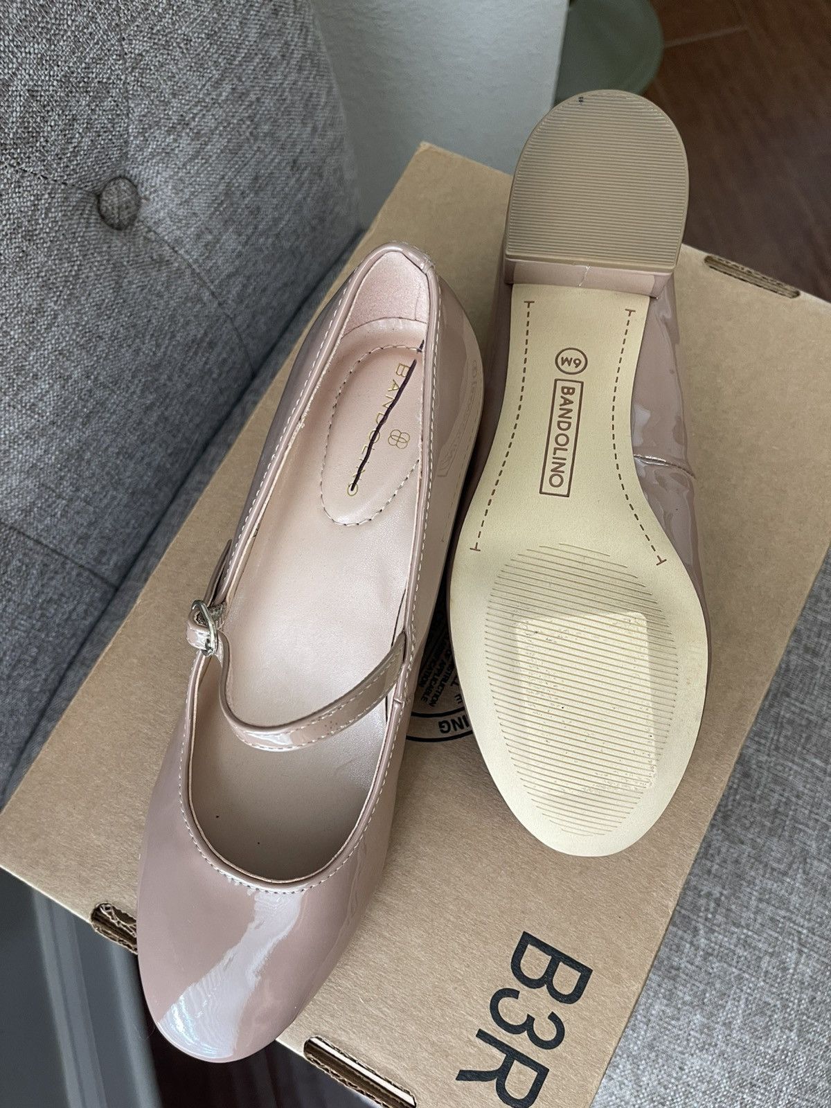 Designer Bandolino Cariann Pump No Scuffs Size 6 In Color Warm Buff. Size US 6 / IT 36 - 3 Thumbnail