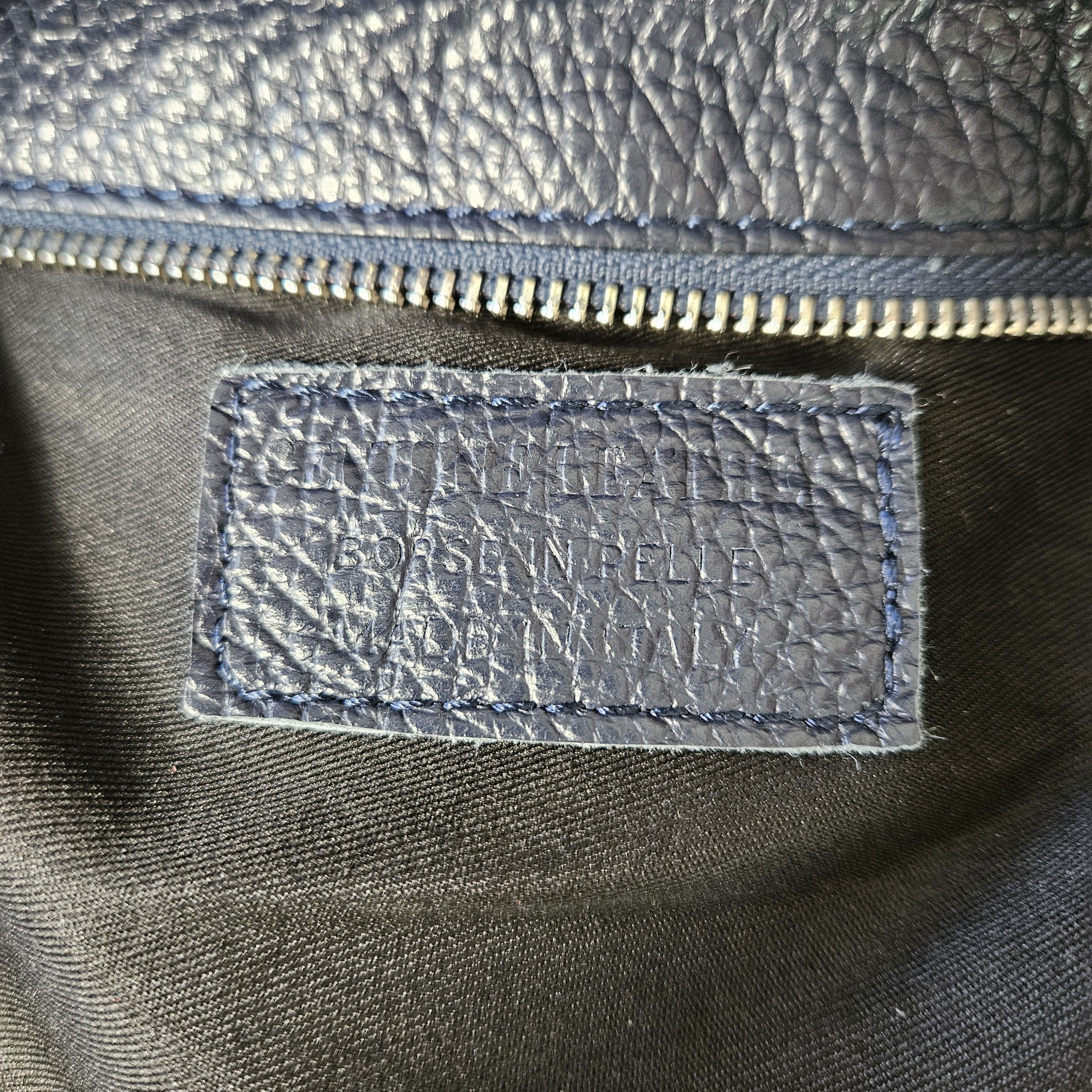 Other Borse in Pelle 9x6x3" Crossbody Bag Navy Blue Pebbled Leathe Size ONE SIZE - 11 Thumbnail