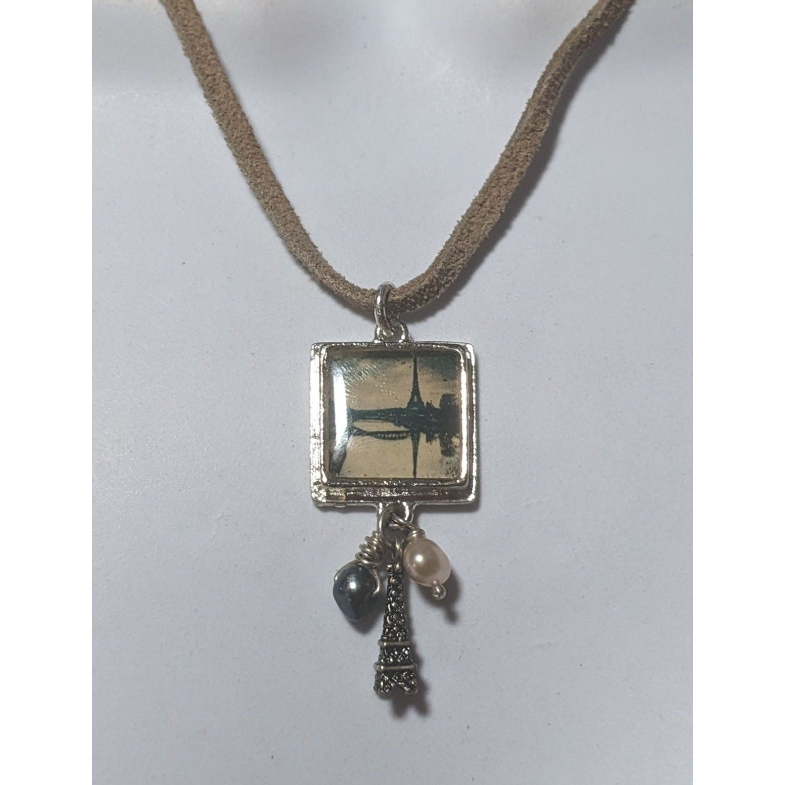 Other Retro Paris France Suede Pearl Charm Necklace Size ONE SIZE - 5 Thumbnail