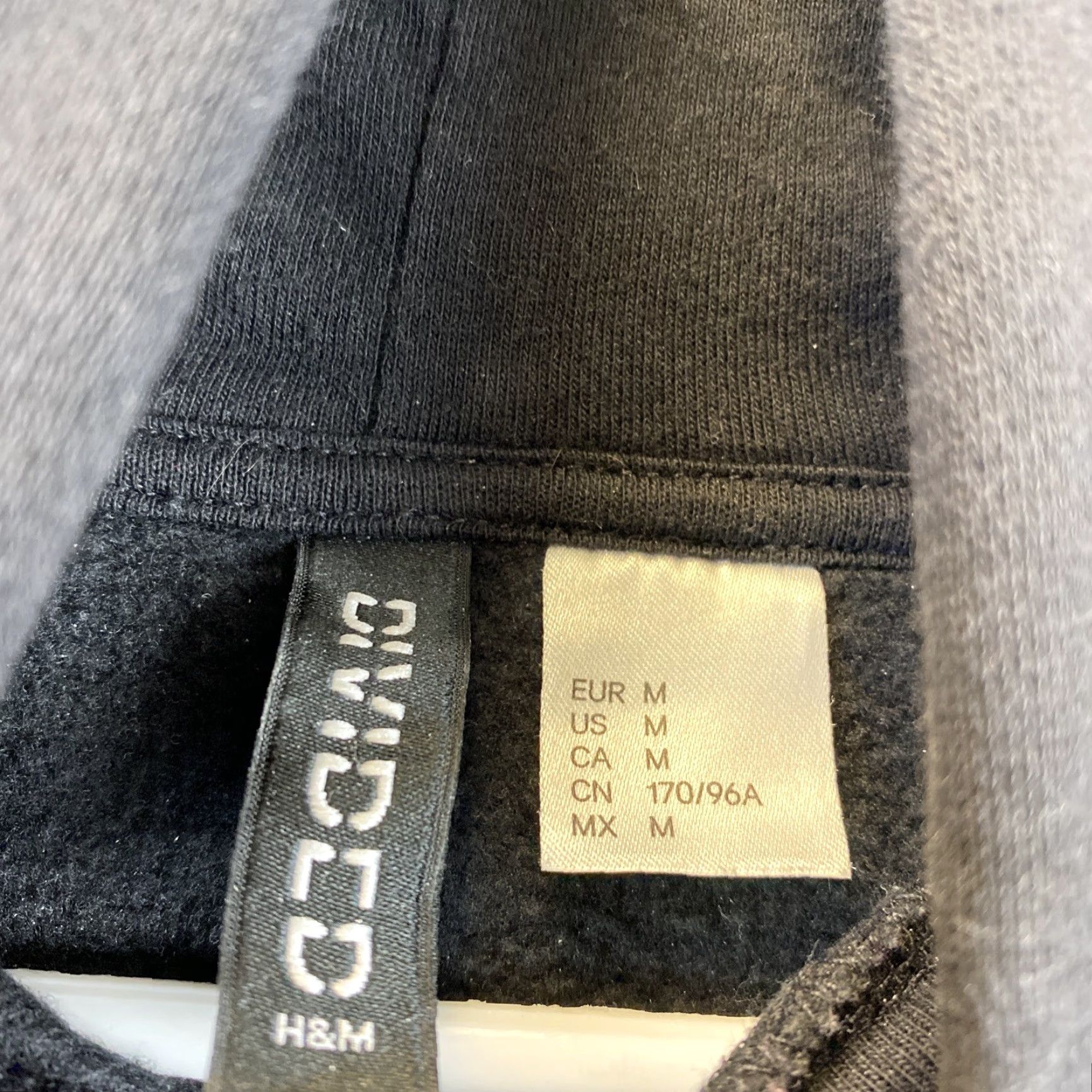 H&M Divided Womens Cropped Hoodie Sweatshirt M Black H&M / 48-4 Pullover Hooded Style Regular Fit Long Sleeve Activewear Size M / US 6-8 / IT 42-44 - 3 Thumbnail