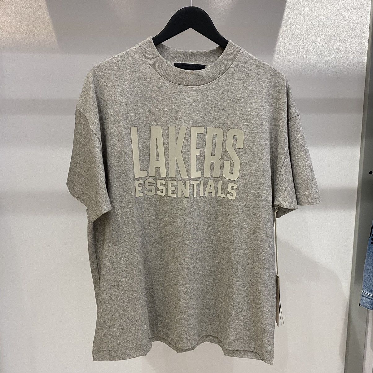 Essentials × NBA Fear of God Essentials x NBA Lakers Tee Warm Heather Size US S / EU 44-46 / 1 - 1 Thumbnail