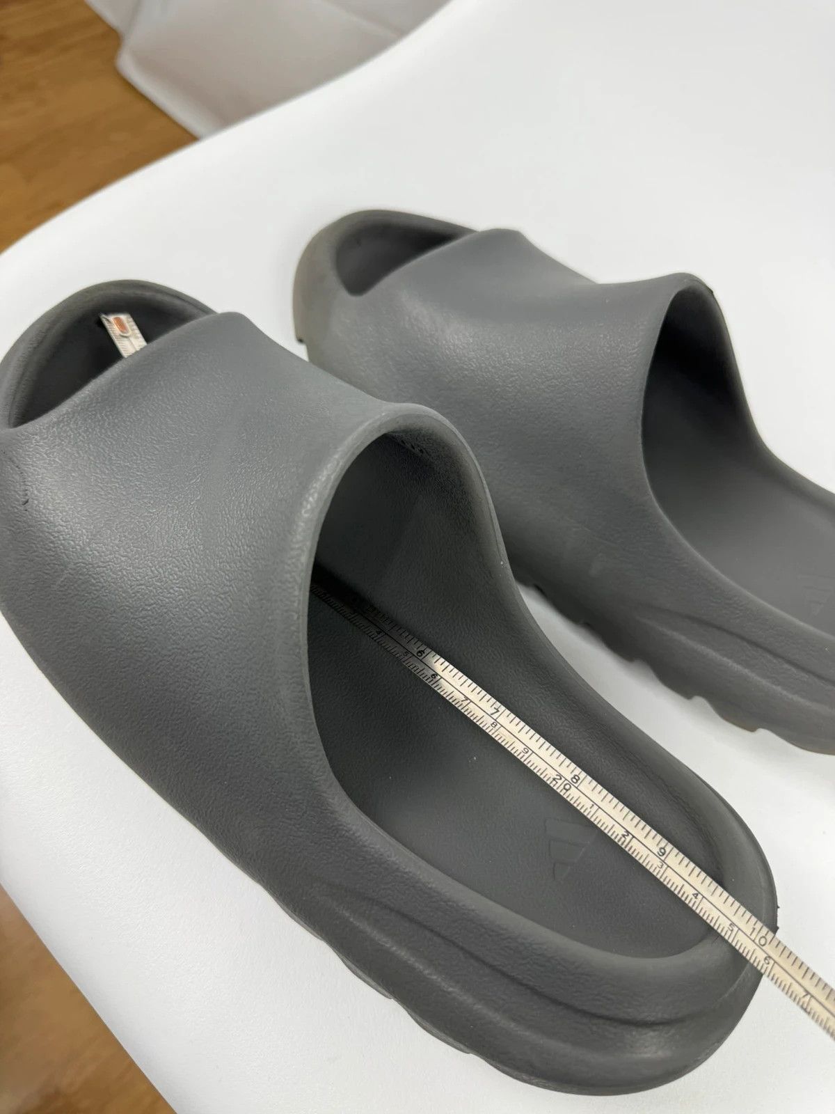Yeezy Yeezy Rubber Slides size 38 Size US 10 / IT 40 - 10 Thumbnail