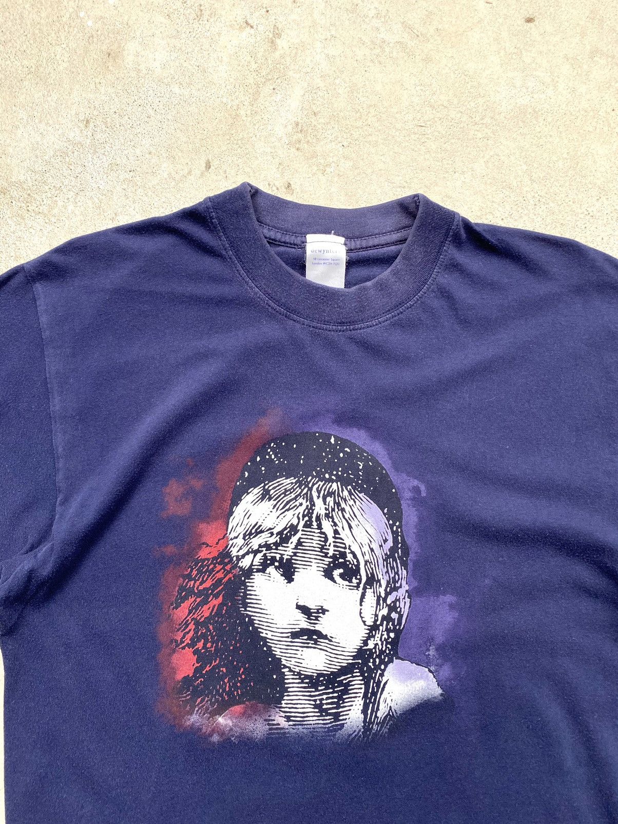 Vintage Vintage 1990’s Art Movie Les Miserables T Shirt Size US M / EU 48-50 / 2 - 2 Thumbnail