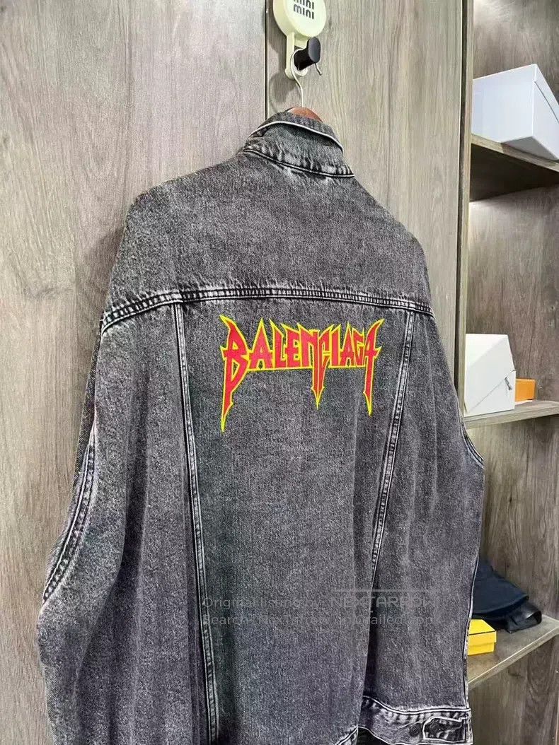 Balenciaga Balenciaga Logo Printed Collar Single-Breasted Long Sleeve Size US M / EU 48-50 / 2 - 6 Thumbnail