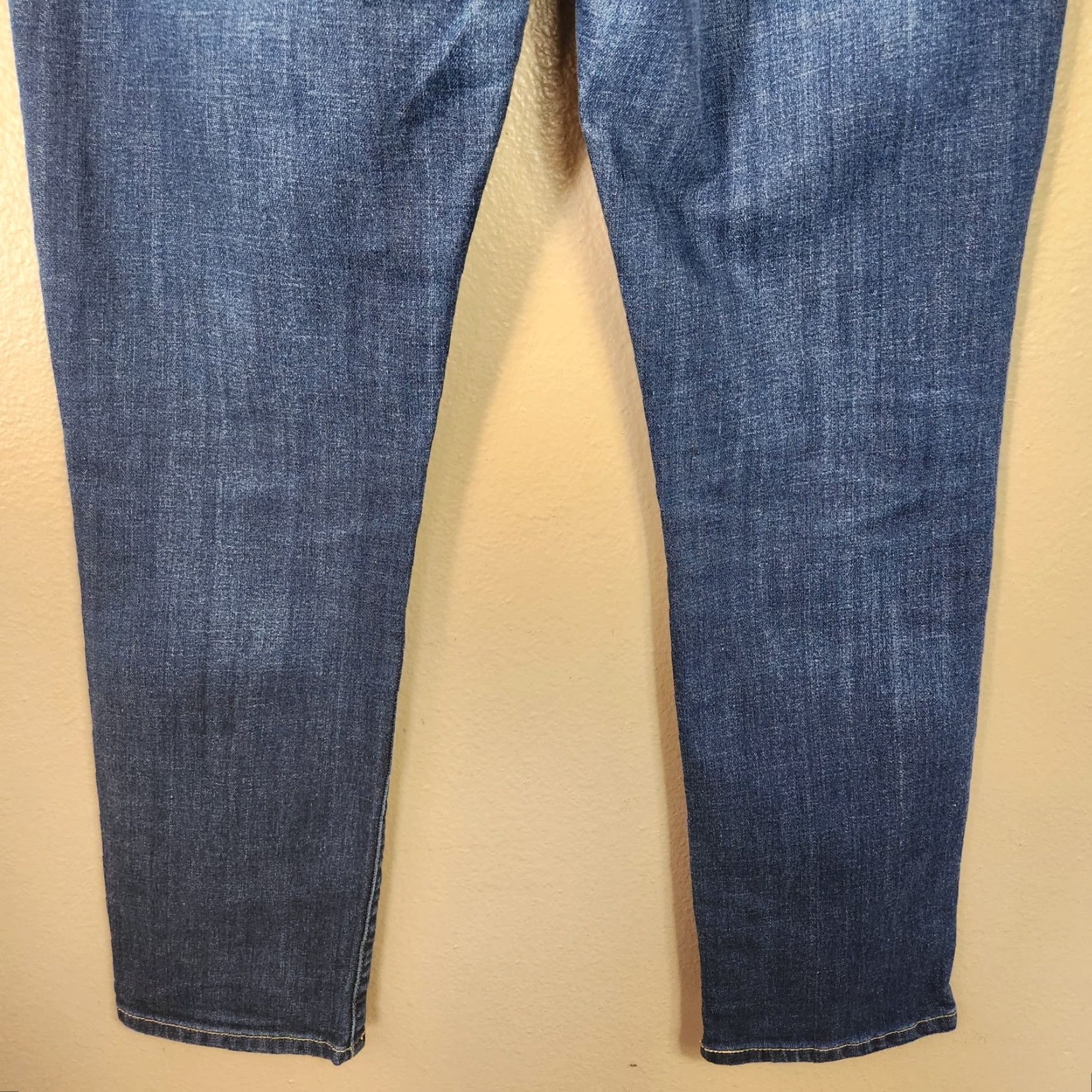 Levi's **Levi's Curvy Women's Medium Wash Denim Jeans Size 14** User: Levi's Curvy Women's Medium Wash Denim Jeans Size 14 Size 36" / US 14 / IT 50 - 7 Thumbnail