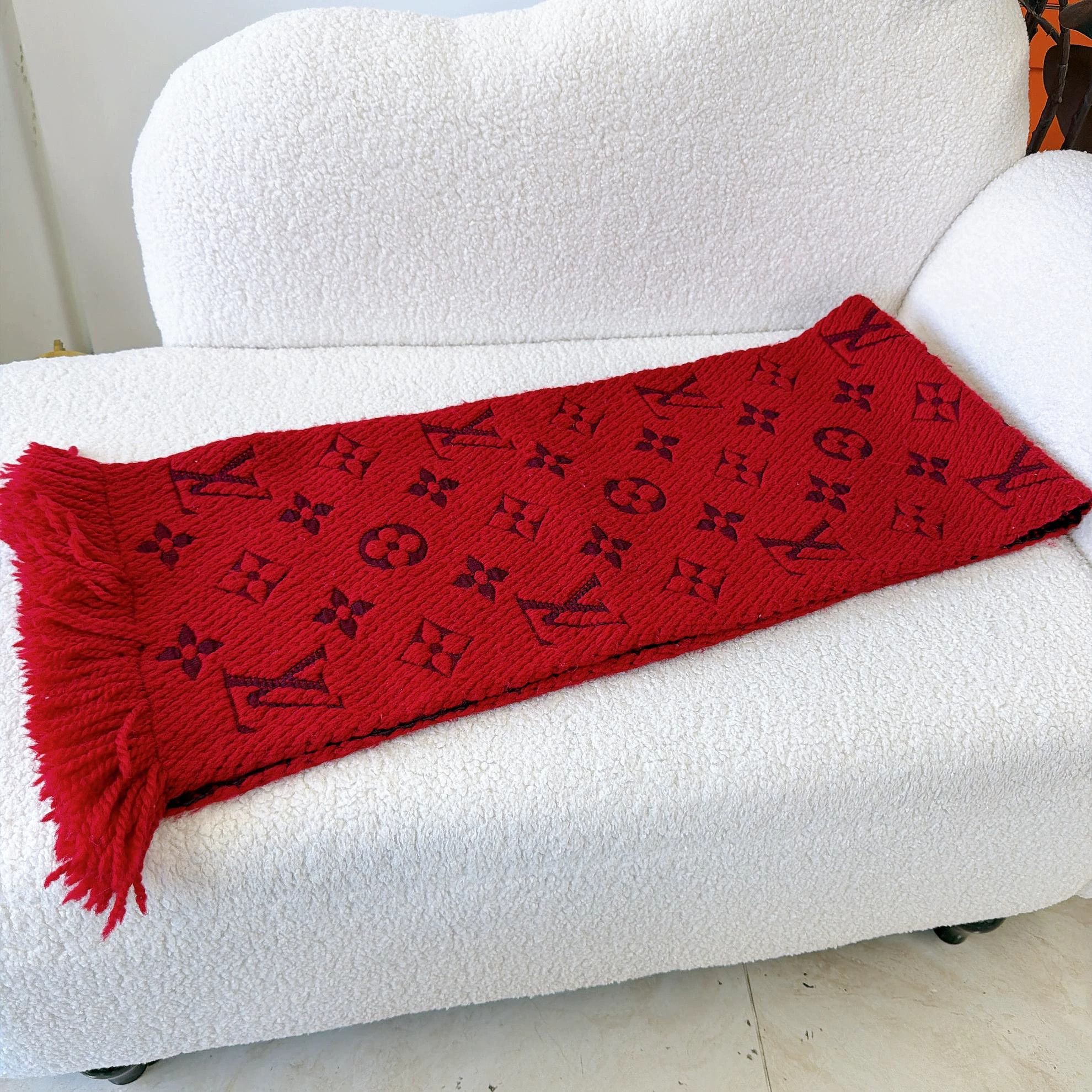 Louis Vuitton Louis Vuitton Red Wool Full Logo Fringe Scarf Size ONE SIZE - 2 Thumbnail