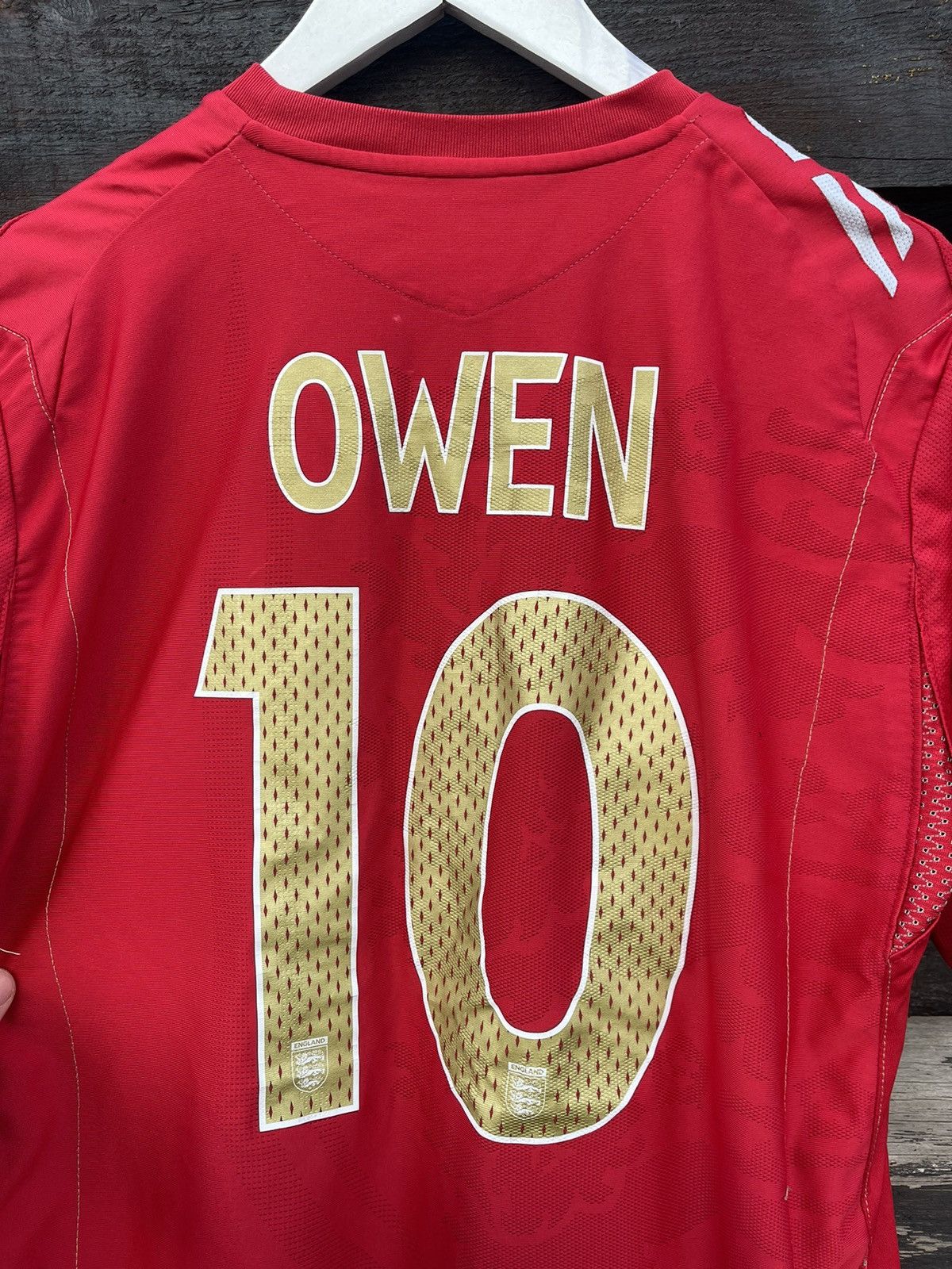 Umbro × Vintage Y2K Umbro #10 Owen England vintage soccer jersey Size US L / EU 52-54 / 3 - 12 Thumbnail