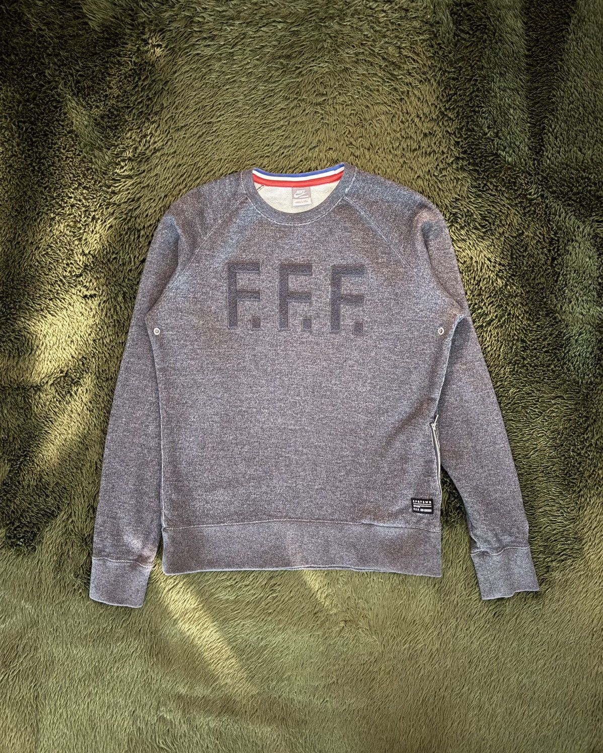 Nike [L] Nike F.F.F. France Football Zip Pocket Sweatshirt Grey Size US L / EU 52-54 / 3 - 1 Thumbnail
