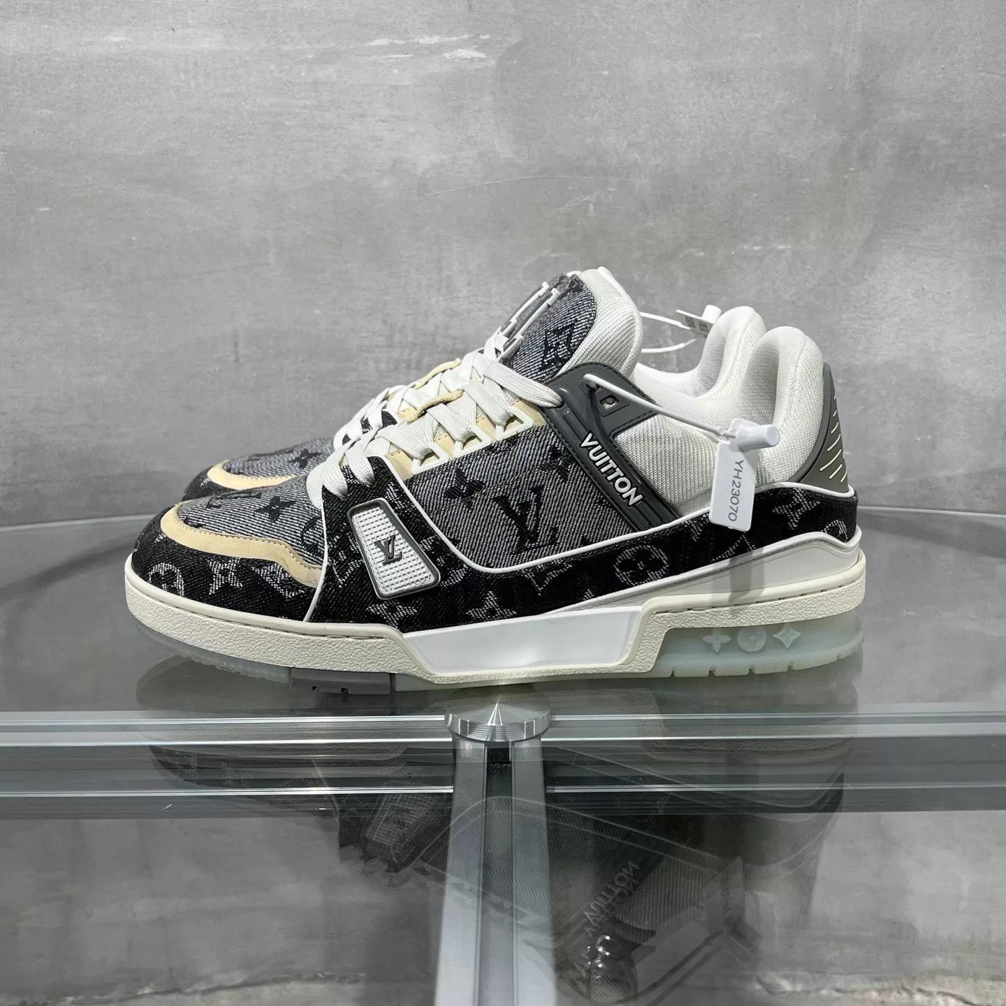 Louis Vuitton LV Trainer Gray White Denim UK7 (41) Size US 8 / EU 41 - 3 Thumbnail