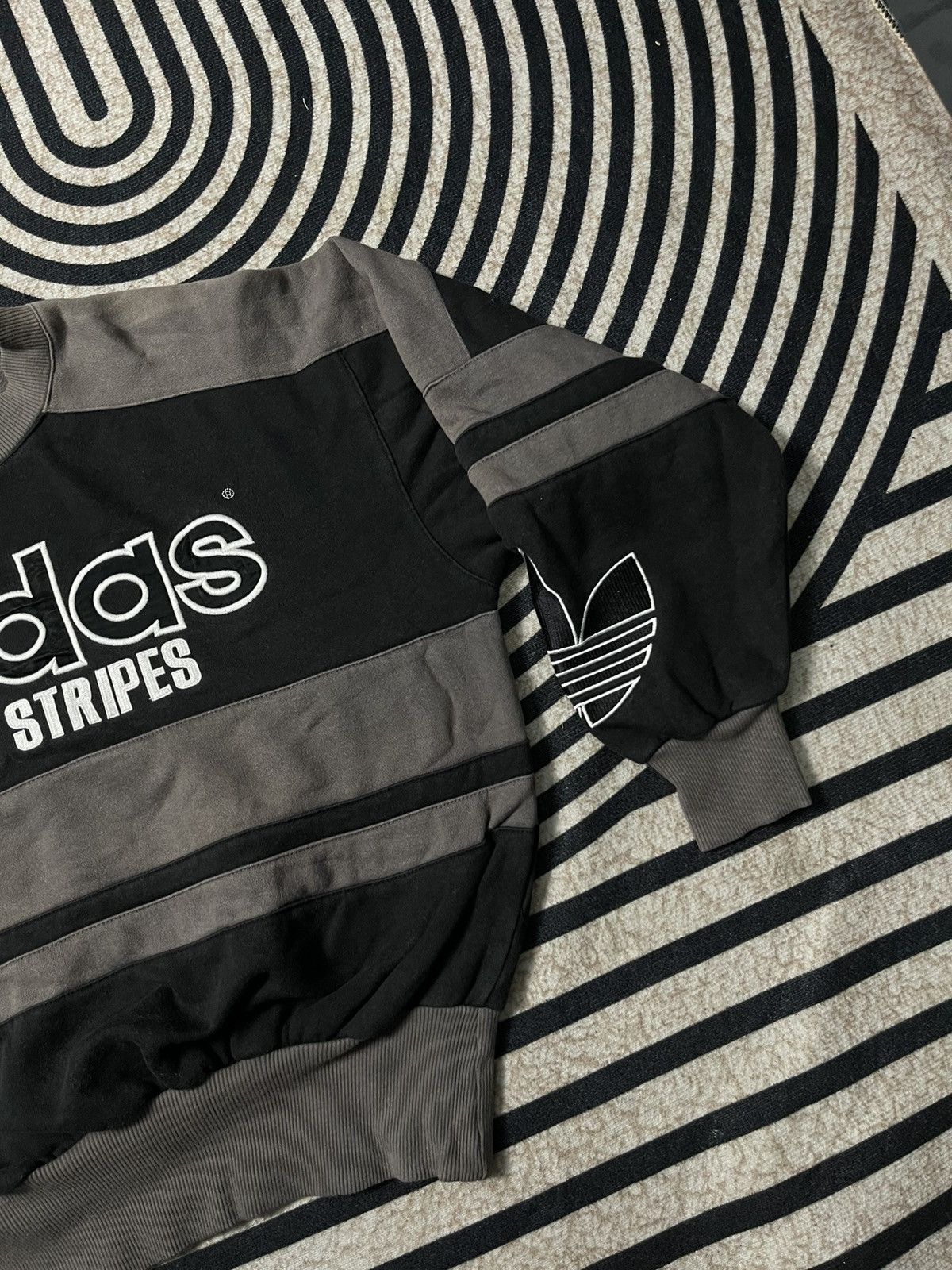 Adidas 90s ADIDAS THREE STRIPES RETRO LOGO SUN FADED BOXY STYLE Size US M / EU 48-50 / 2 - 5 Thumbnail