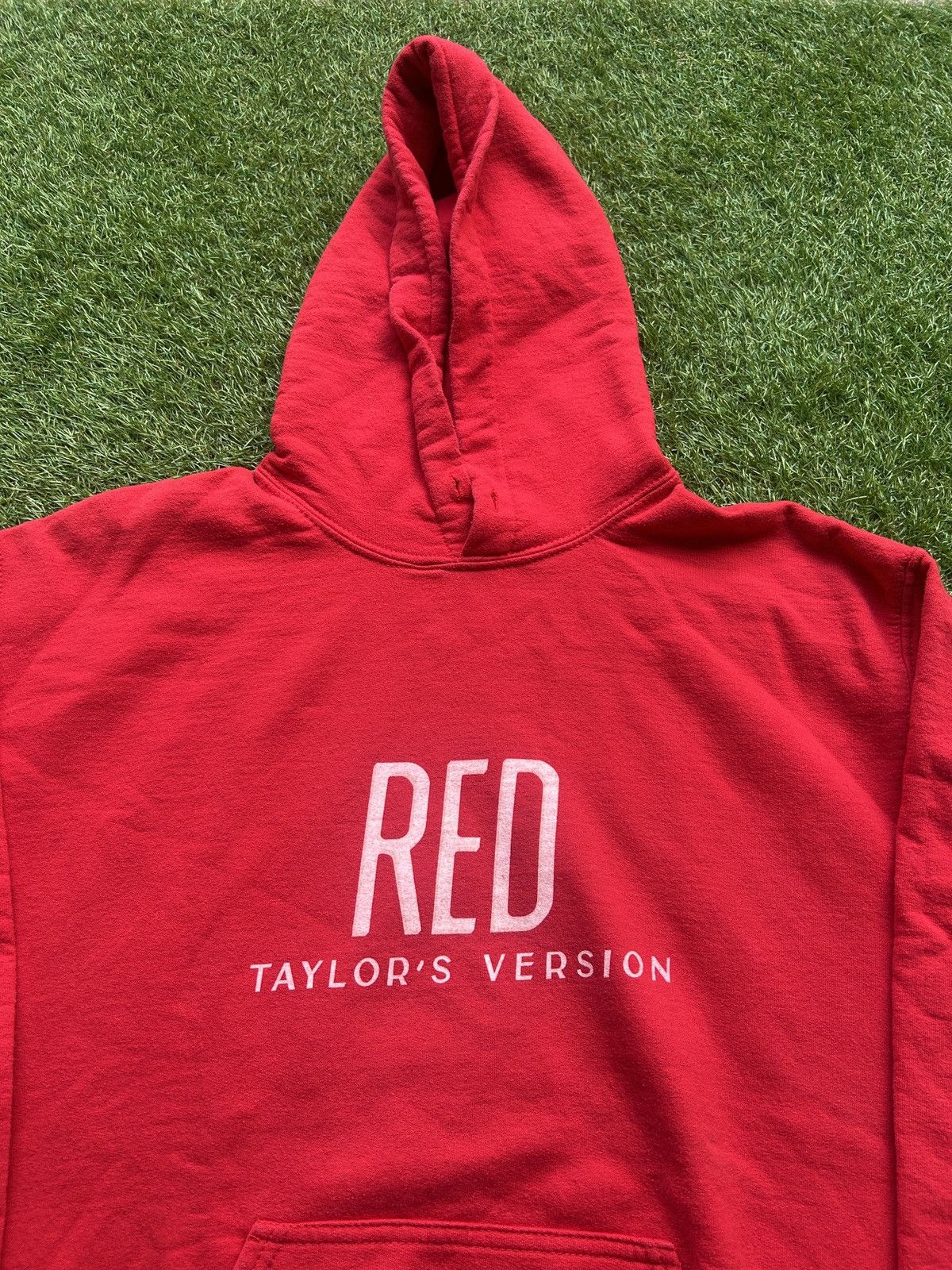 Band Tees Taylor Swift Red (Taylor’s Version) Hoodie Size US M / EU 48-50 / 2 - 2 Thumbnail