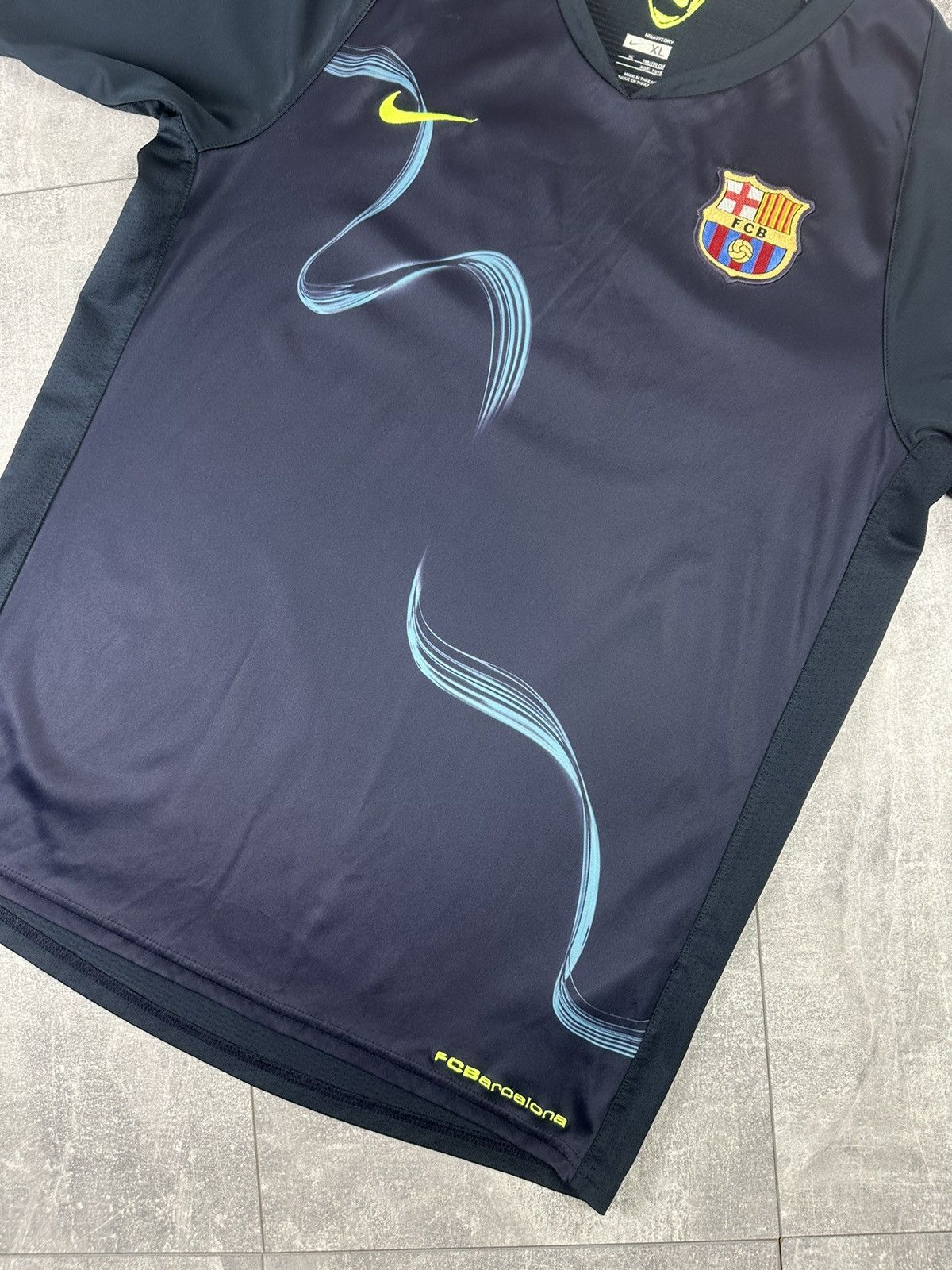 Nike Nike Barcelona FC Retro 2007/08 Training Soccer Jersey Size US S / EU 44-46 / 1 - 2 Thumbnail