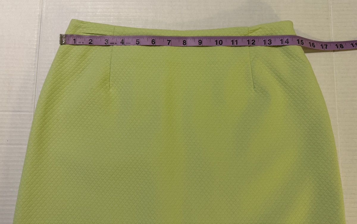 J.McLaughlin J. McLaughlin Lime Green Quilted Design Lined Pencil Skirt Size 30" / US 8 / IT 44 - 8 Thumbnail