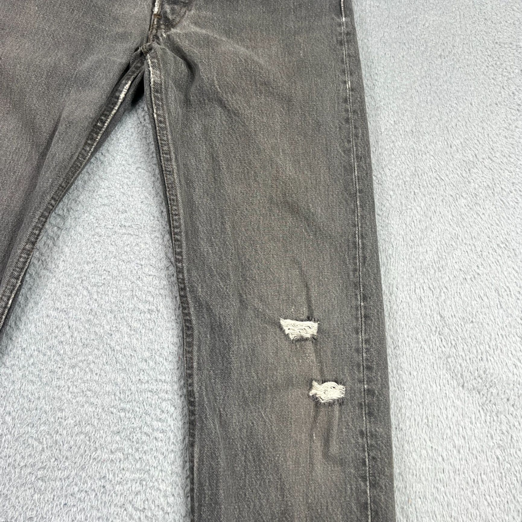 Levi's VINTAGE Levi's 501 Jeans 29x33 Black Distressed Button Fly USA Mens Size US 29 - 4 Thumbnail