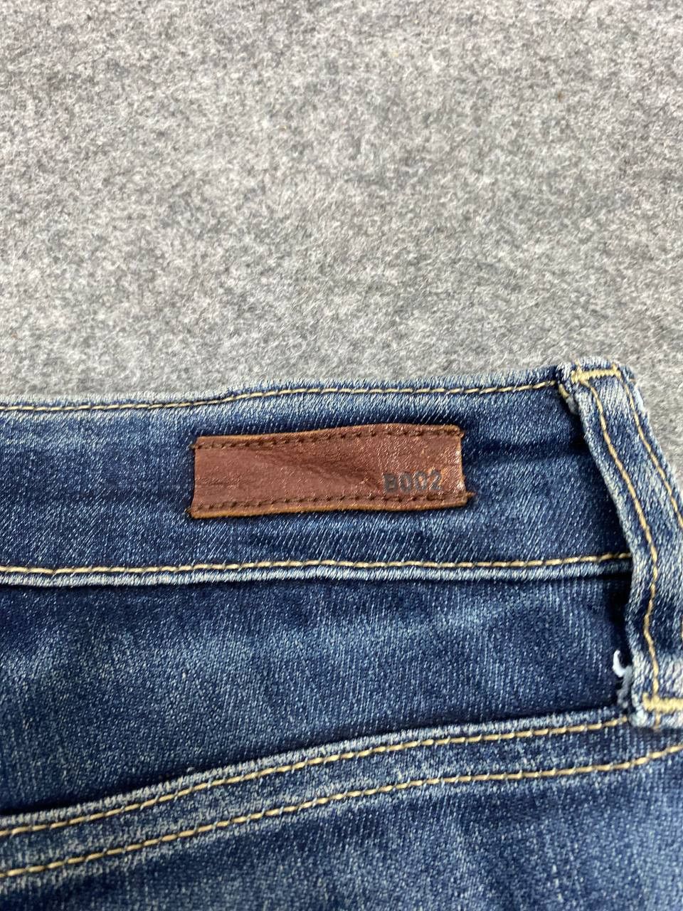 Japanese Brand uniqlo regular fit high rise bootcut flare distressed denim Size US 31 - 7 Thumbnail
