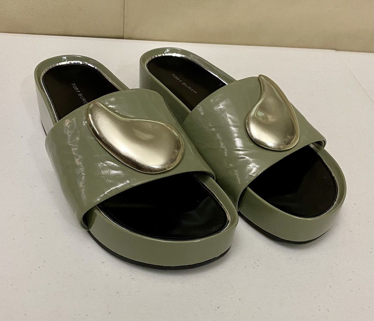 Tory Burch Tory Burch Patos Slide Crinkle Leather Metal Plate 8.5 New Size US 8.5 / IT 38.5 - 19 Thumbnail