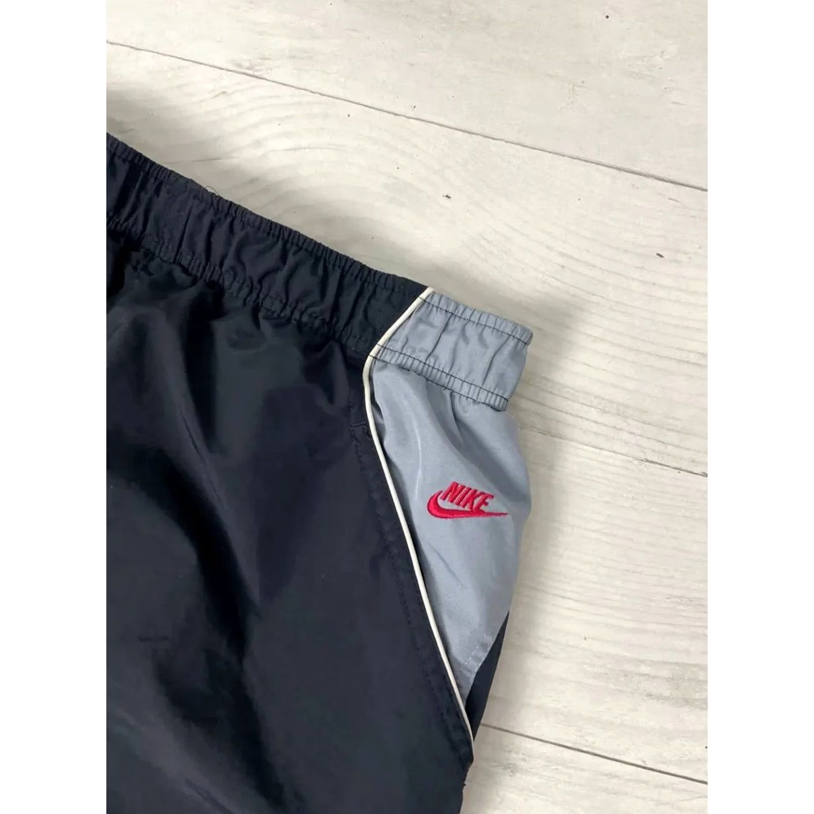 Nike VINTAGE Nike Air Pants Nike Pants Men L Black Nylon Striped Swoosh 00s Baggy 90s 00s Y2K Track Pants Waist 40cm 31.5in Knee 12.6in Men Size US 33 - 7 Thumbnail