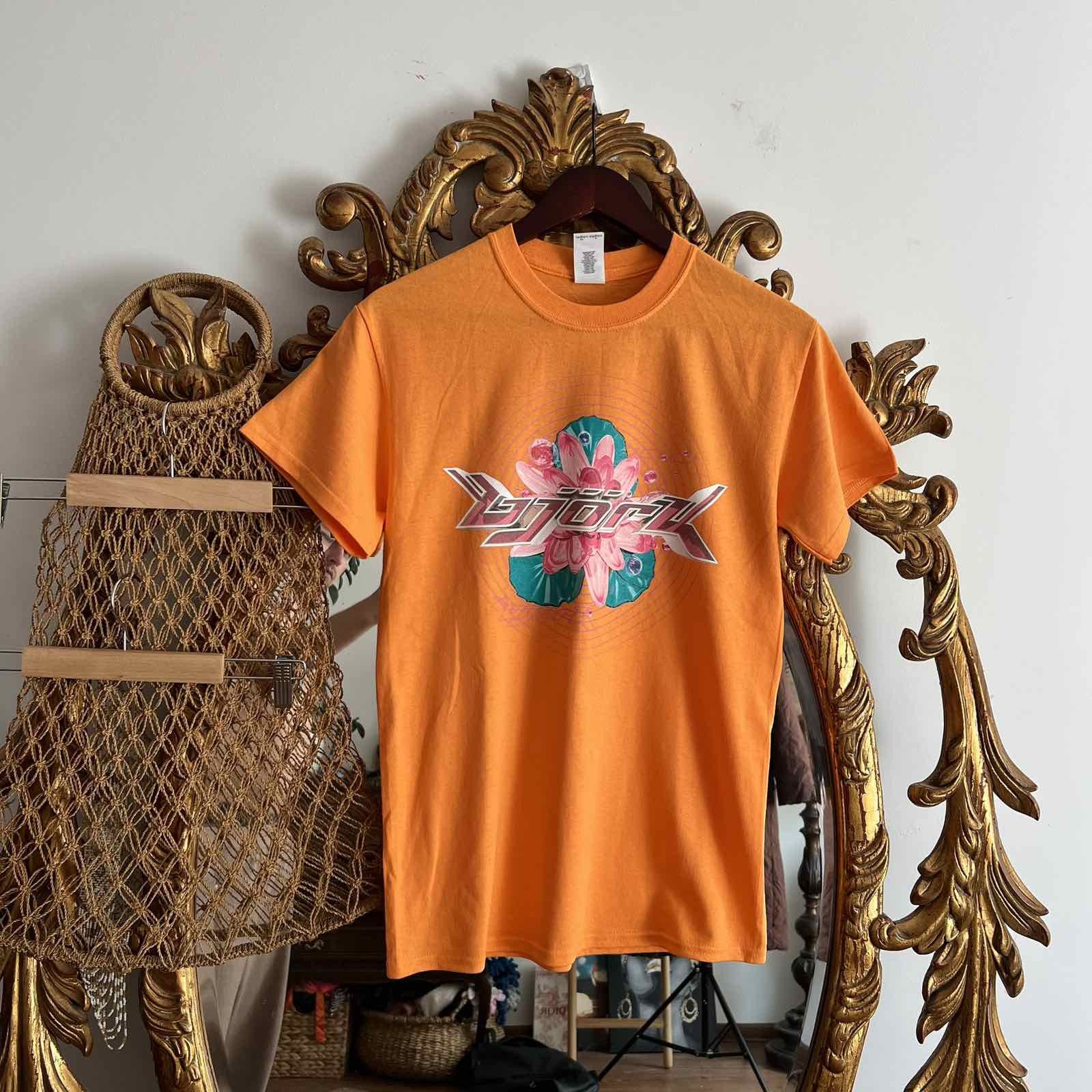 Vintage Björk Orange T-Shirt Big Print Sz S
