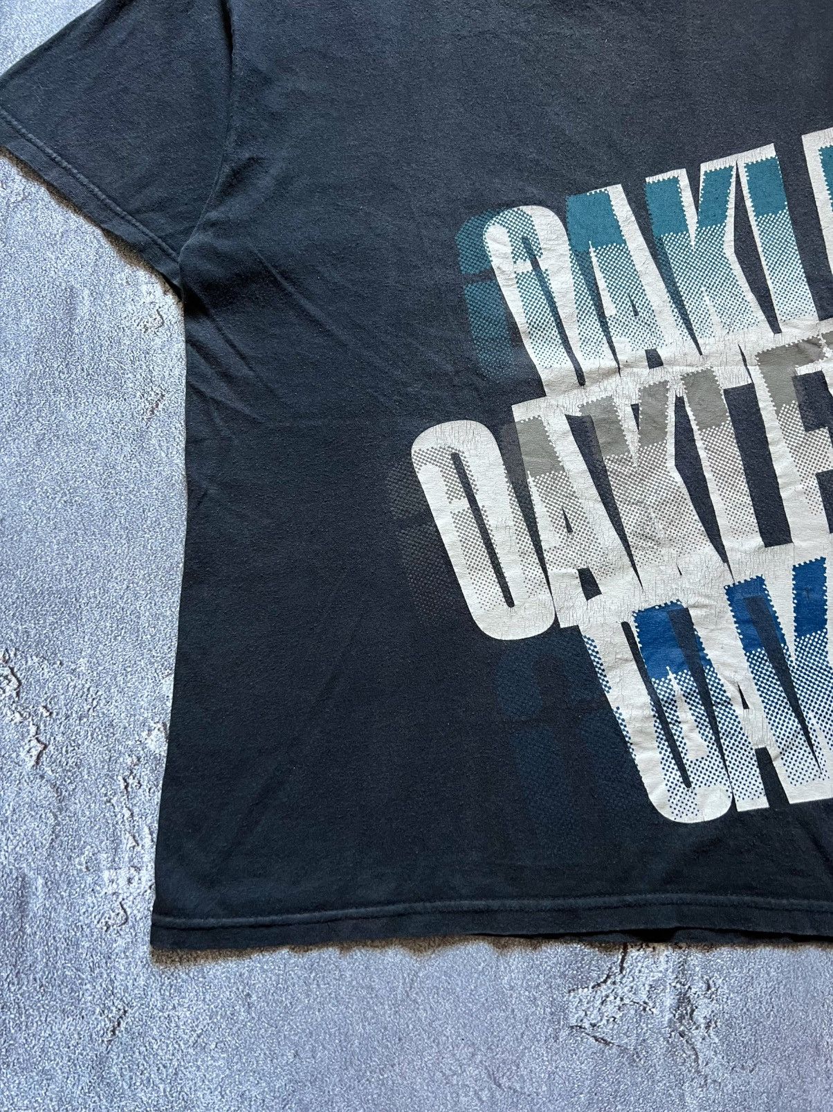 Oakley Vintage Oakley Graphic Tee Black Mens – Y2K 90s Streetwear Size US L / EU 52-54 / 3 - 4 Thumbnail