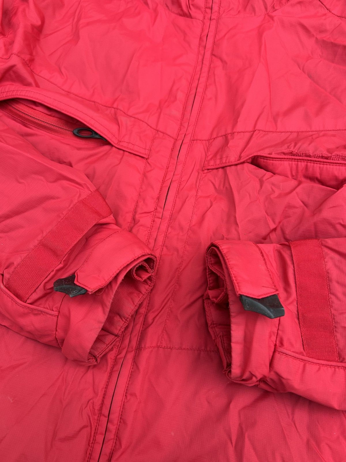 Oakley Oakley Vintage red Hooded Windbreaker Jacket Nylon Jacket Size US L / EU 52-54 / 3 - 9 Thumbnail