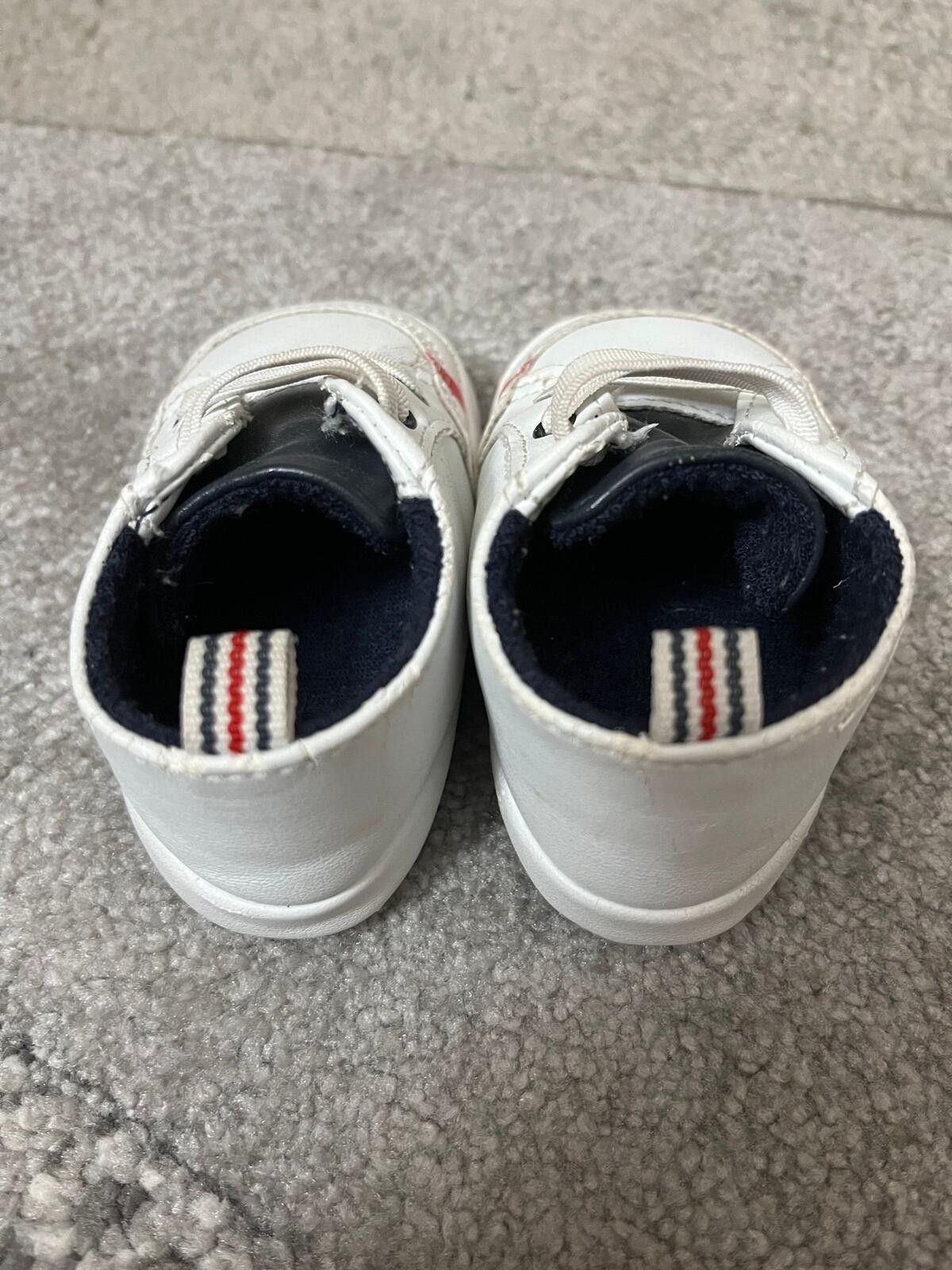 The Unbranded Brand Baby Size 2 White Sneakers 3–6 Months Soft Sole Infant Shoes Size ONE SIZE - 2 Thumbnail