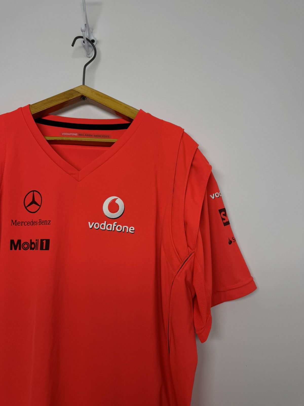 Mercedes-Benz Vodafone Vintage Mercedes-Benz McLaren racing tshirt Size US XL / EU 56 / 4 - 8 Thumbnail