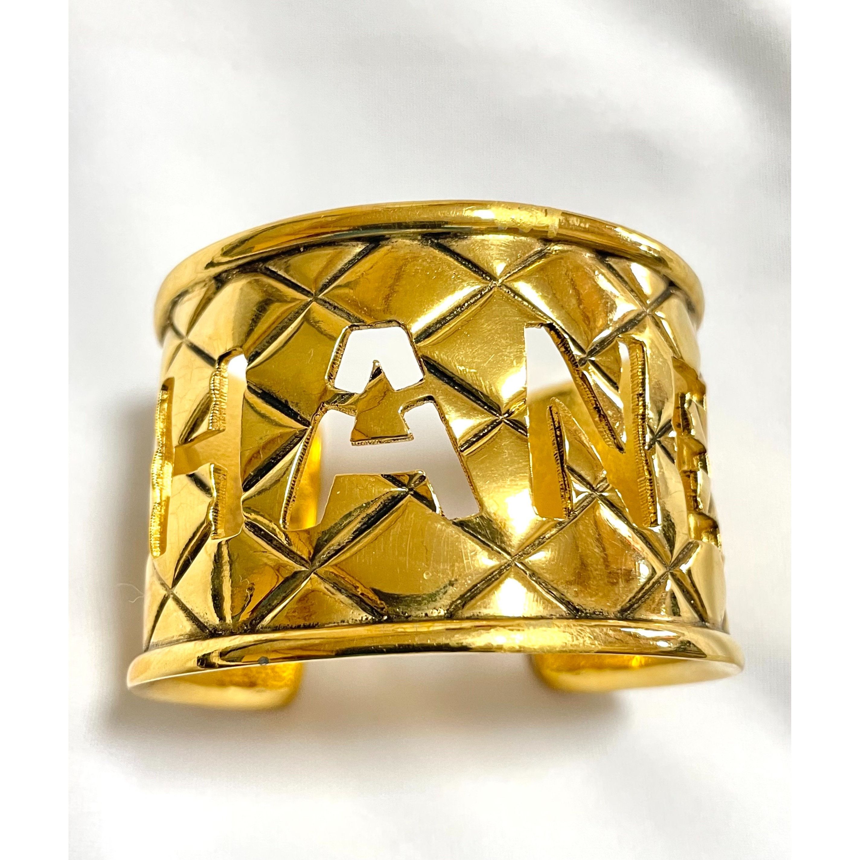 Chanel Vintage Chanel cutout logo bangle with matelasse design. Size ONE SIZE - 4 Thumbnail