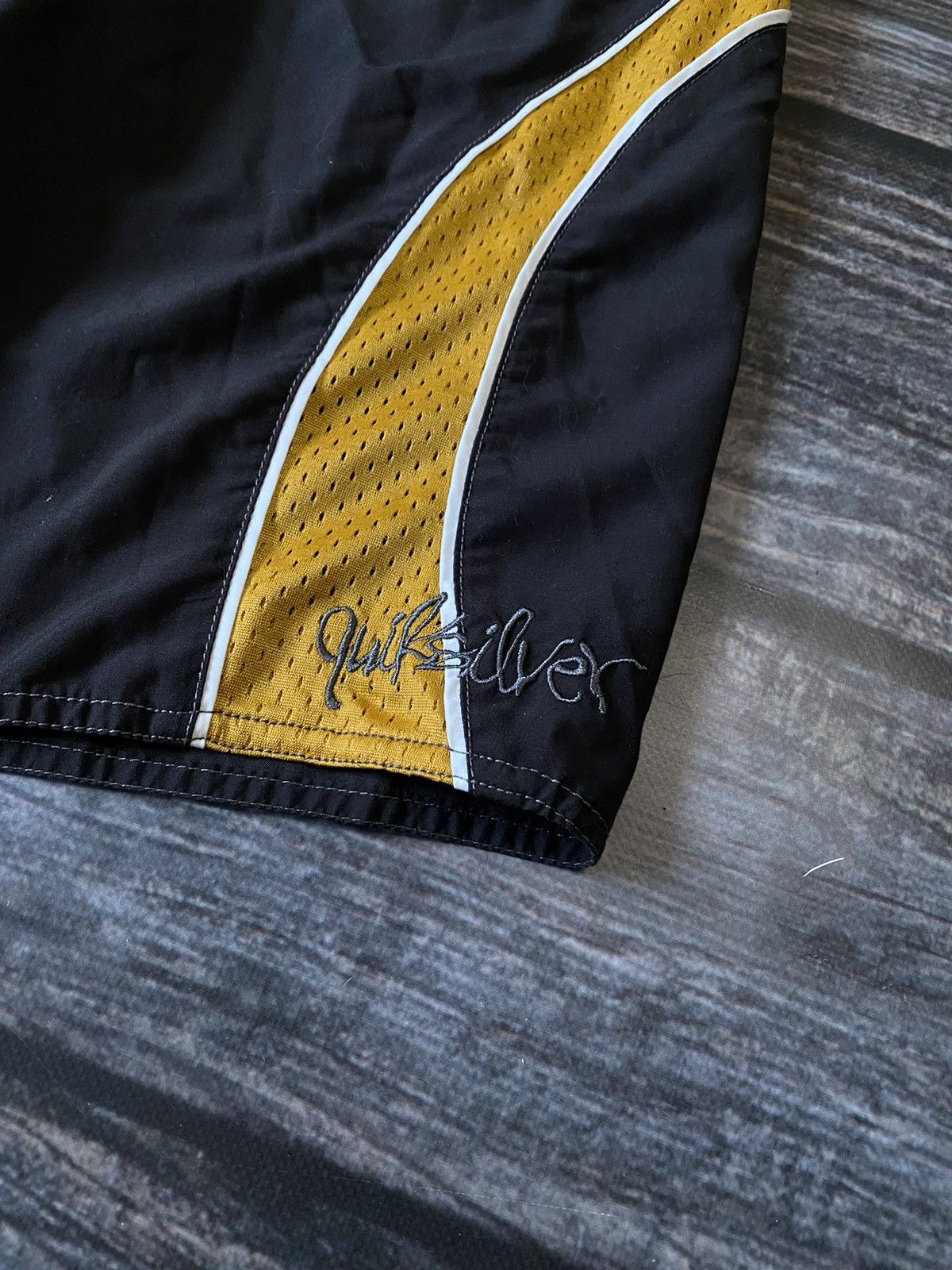 Quiksilver 90’s Qiuksilver Big Logo Shorts Size US 34 / EU 50 - 3 Thumbnail