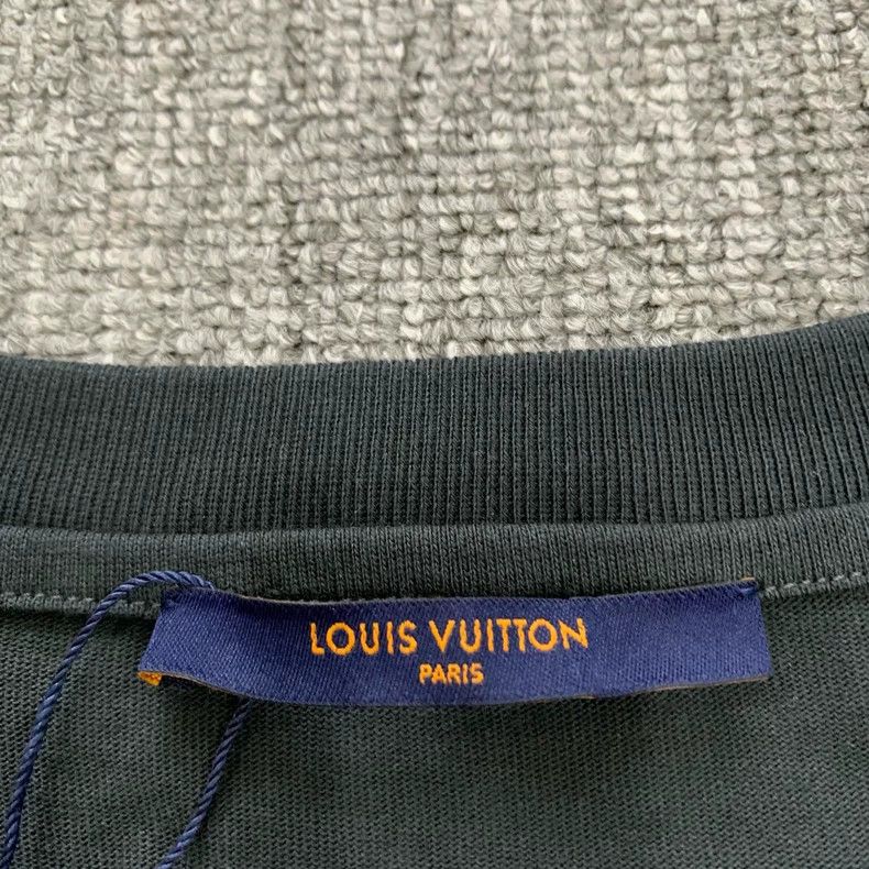 Louis Vuitton Louis Vuitton Black manual bottom short sleeve Size US L / EU 52-54 / 3 - 7 Thumbnail
