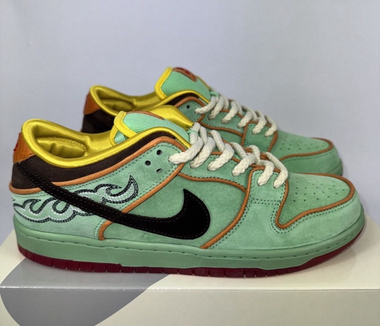 NIKE SB DUNK LOW RODEO TOURNALINE SNEAKERS