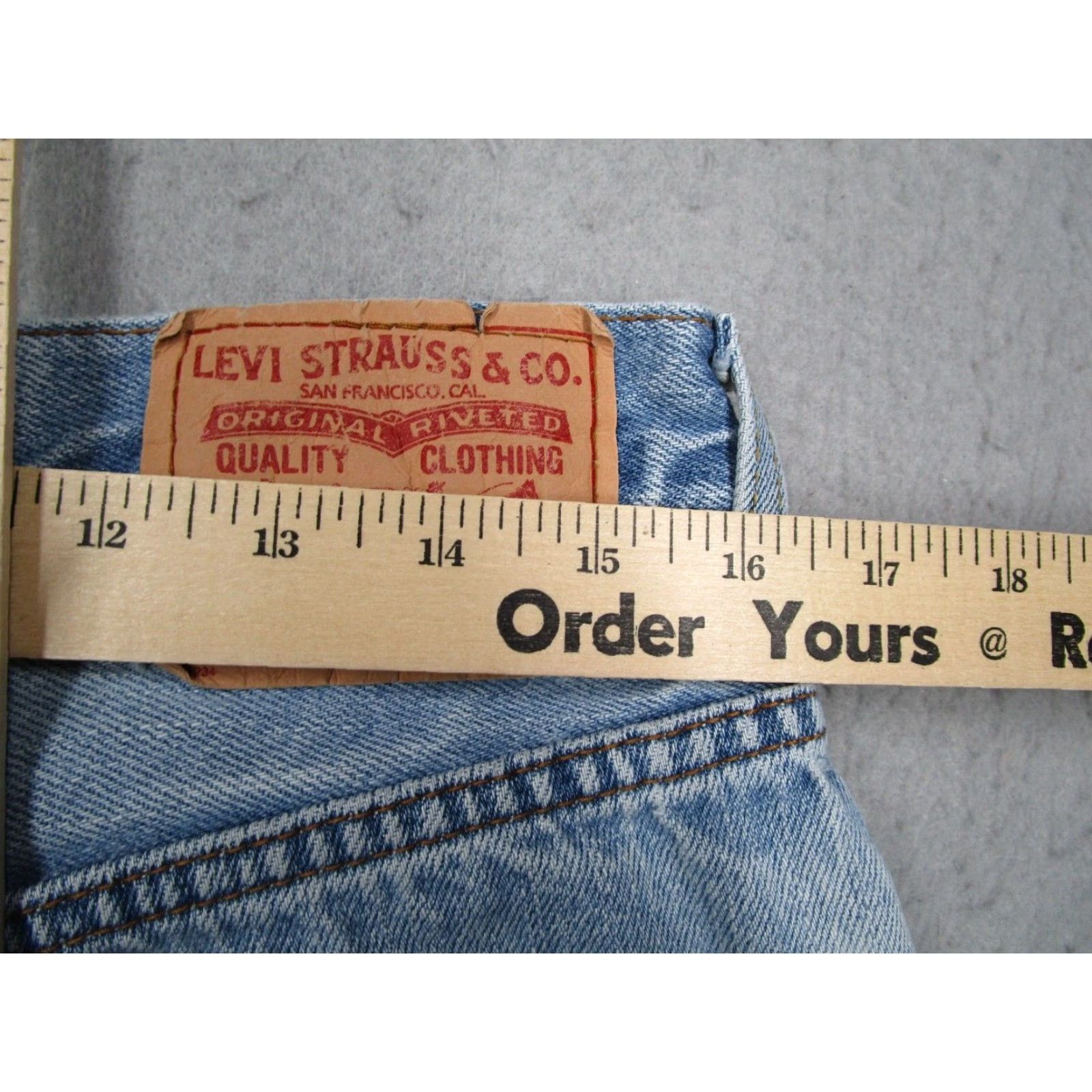 Levi's Levis Jeans Mens 34 Blue 550 Relaxed Medium Wash Denim Made in Mexico 34x29* Size US 34 / EU 50 - 6 Thumbnail