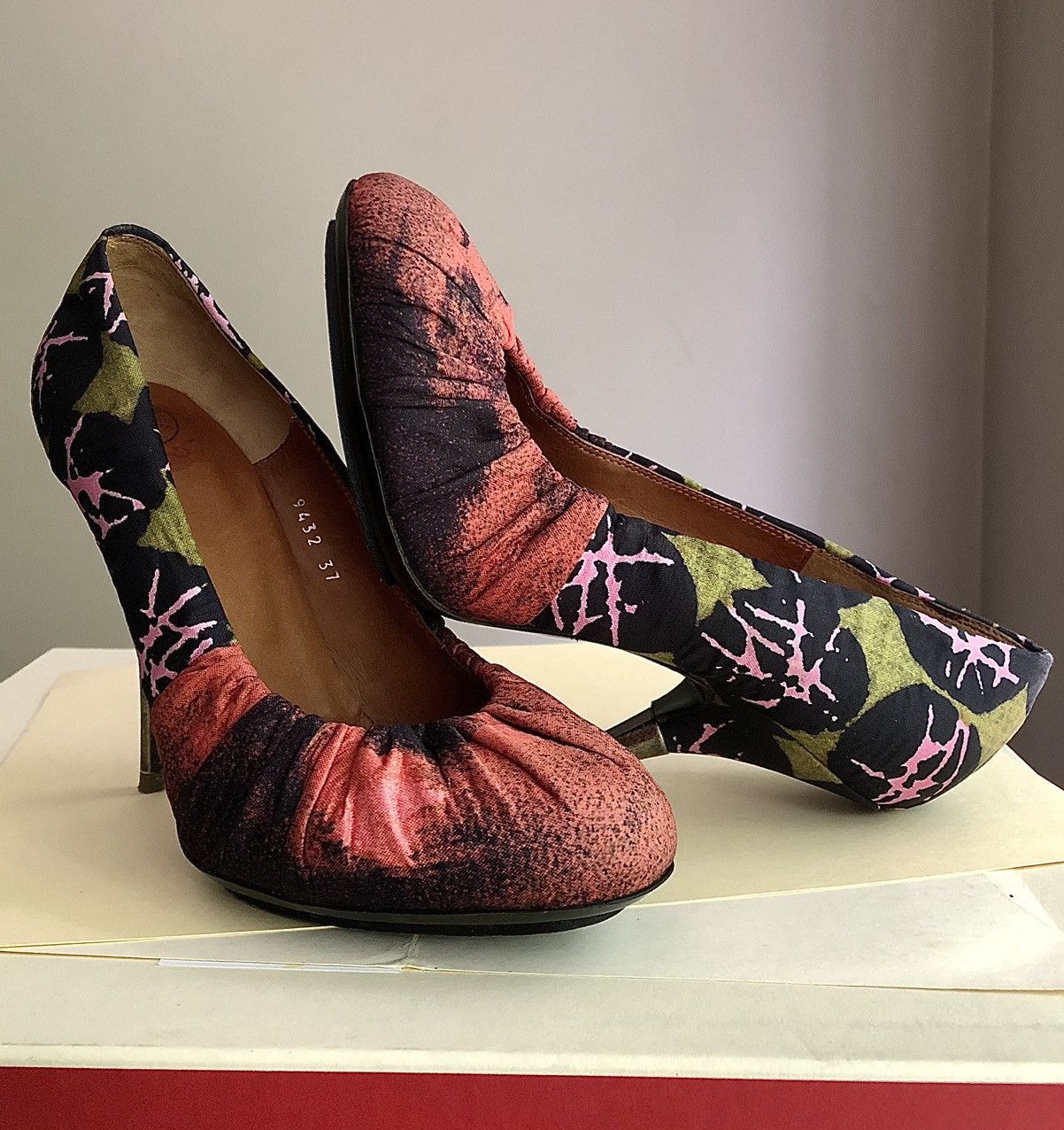Dries Van Noten Dries Van Noten Runway SS08 Iconic Steel Heel Printed Pumps Size US 7 / IT 37 - 16 Thumbnail