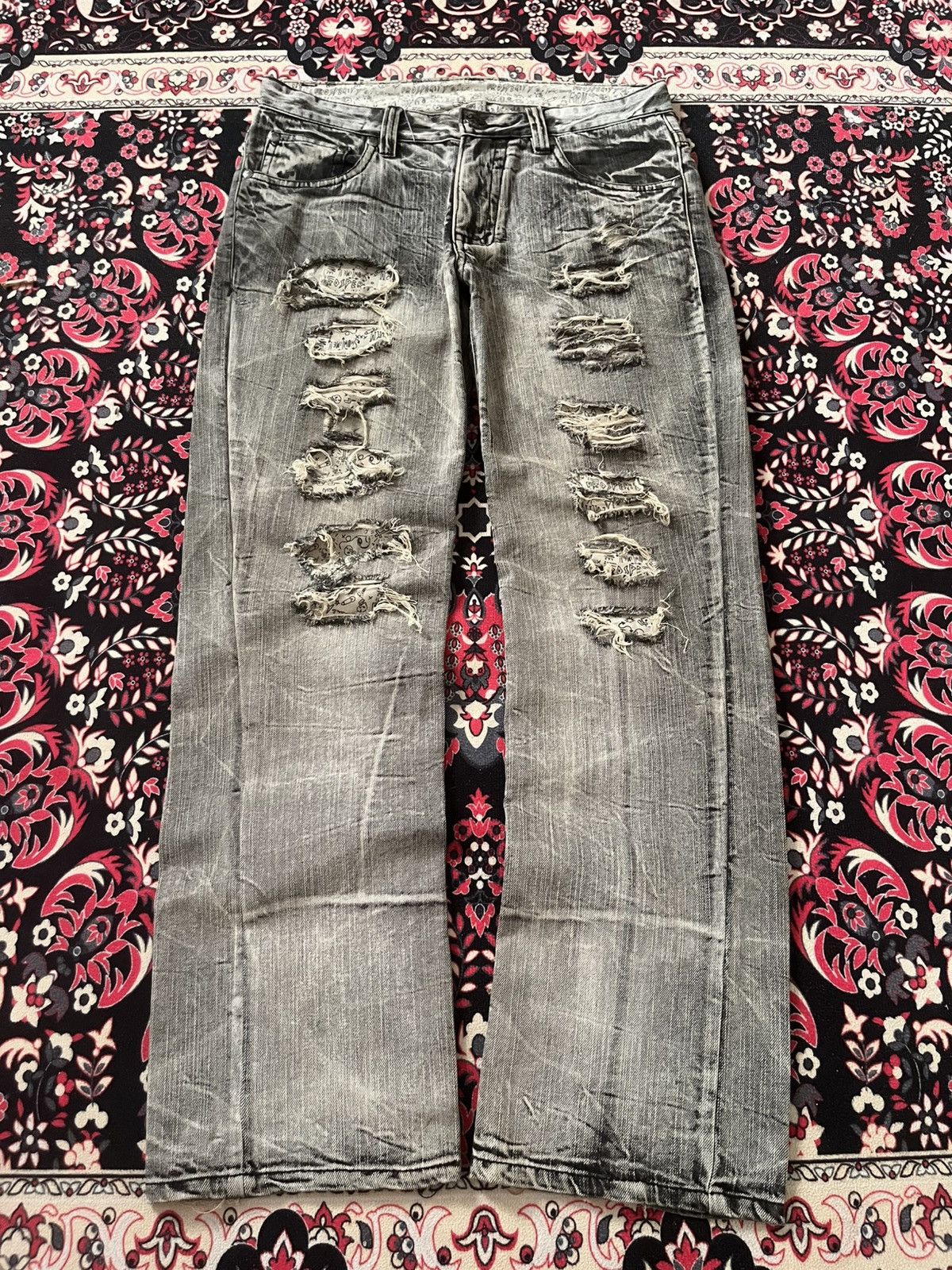 Le Grande Bleu (L.G.B.) ⚡️Trashed⚡️Vintage Japan Grunge Light Grey Distressed Jeans Size US 33 - 1 Thumbnail
