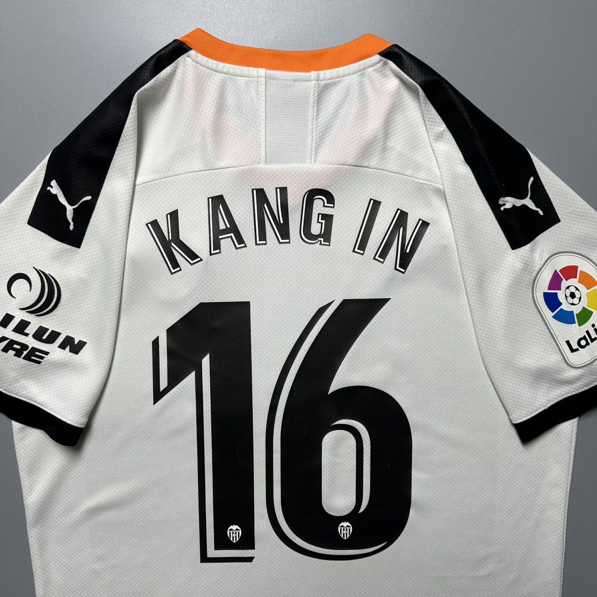 Puma VALENCIA PUMA 2019/2020 FOOTBALL HOME JERSEY #16 KANG IN Size US M / EU 48-50 / 2 - 11 Thumbnail