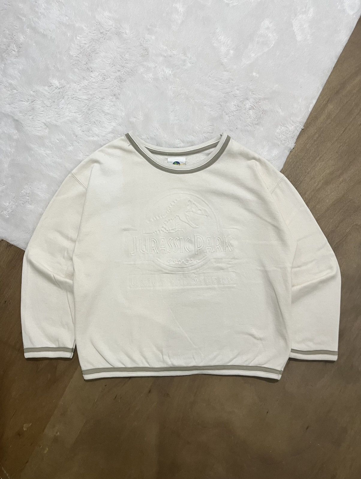 Other Vintage Jurassic Park Embossed Crewneck (USA) L Size US XL / EU 56 / 4 - 1 Thumbnail