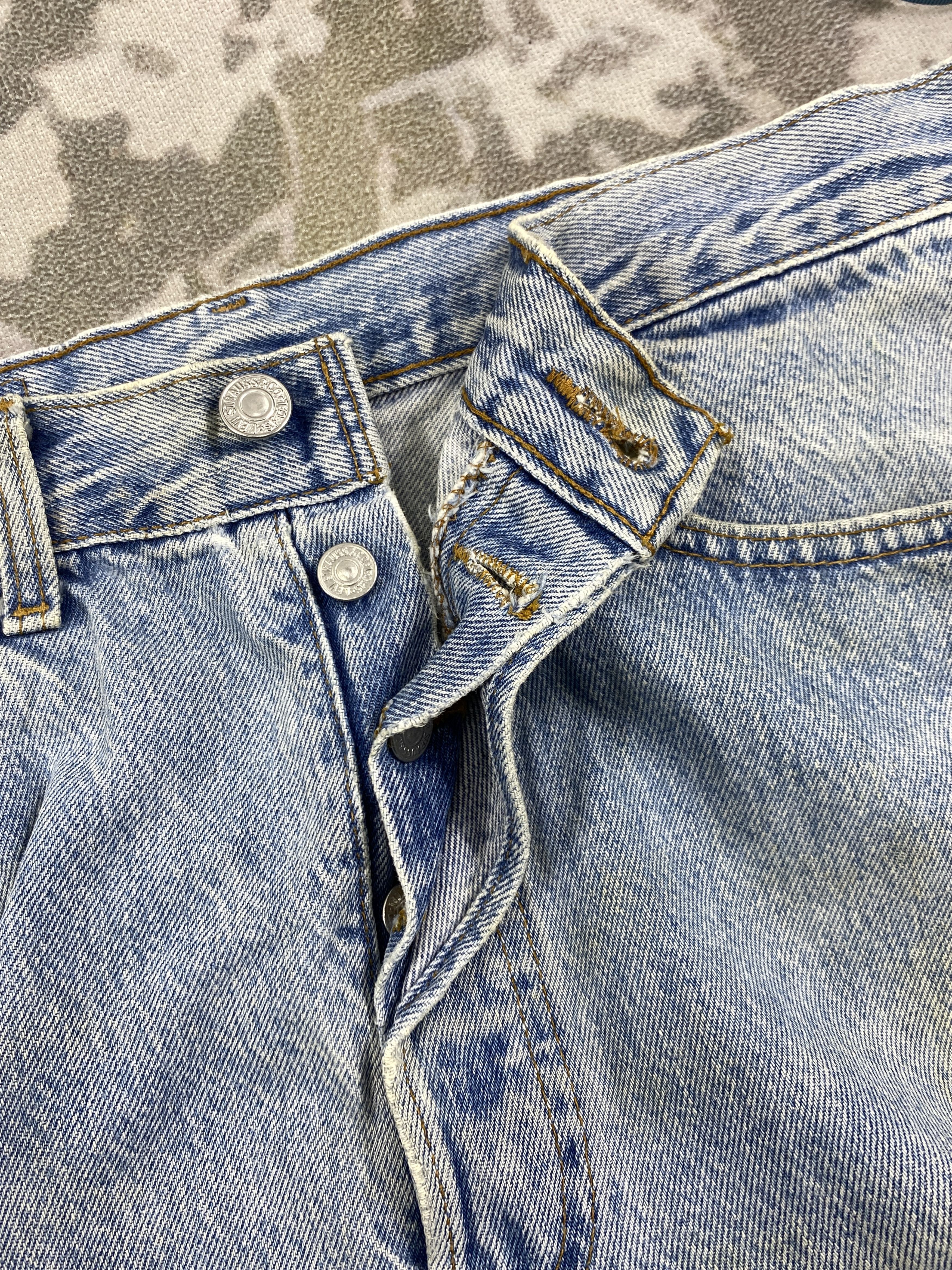 Levi's Light Blue Vintage Levis 501 Jeans 32x14.5 - JN3033 Size US 32 / EU 48 - 5 Thumbnail