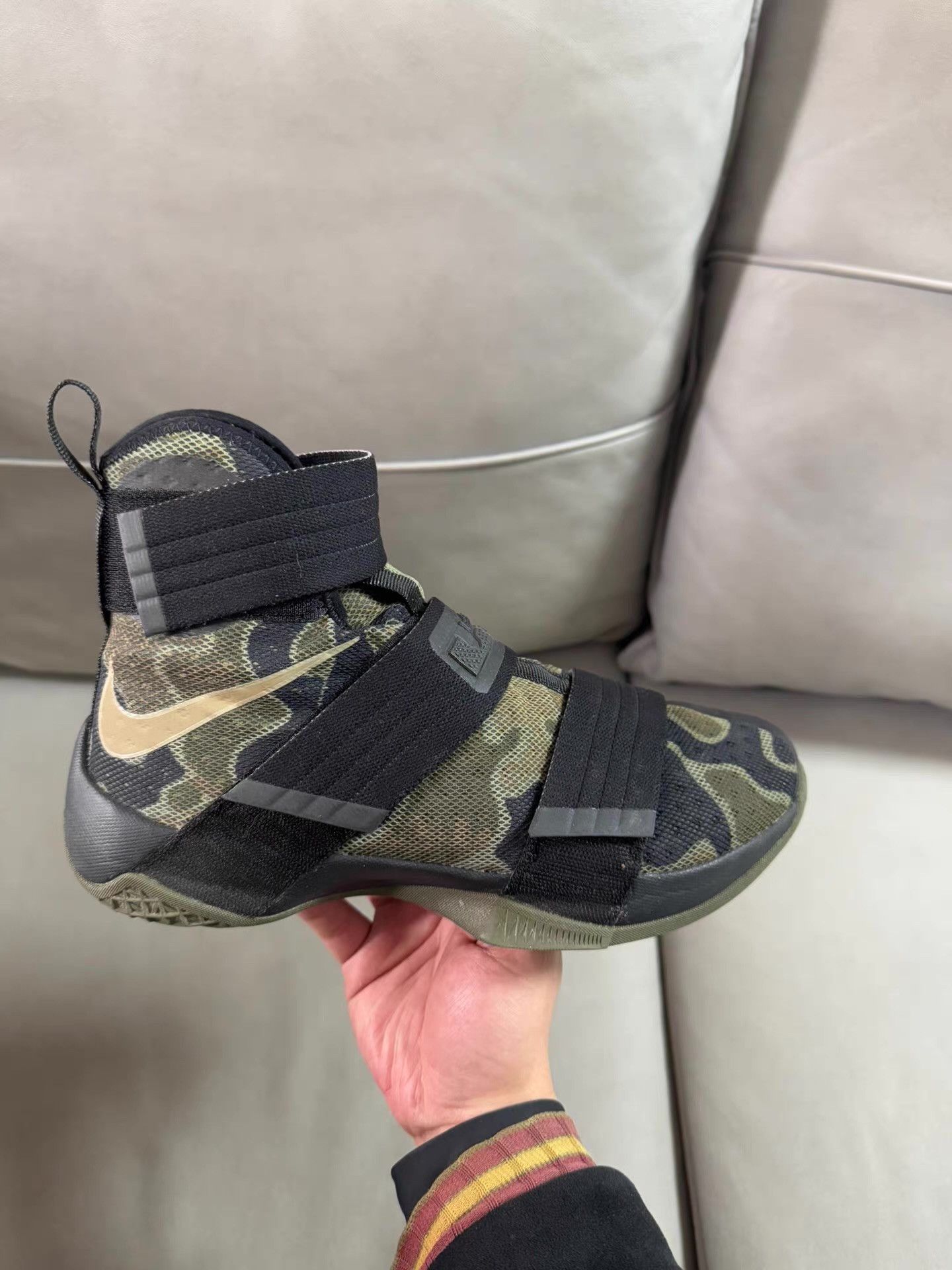 Nike LBJ Soldier 10 Camouflage practical basketball shoes Ｑ20 Size US 8 / EU 41 - 4 Thumbnail